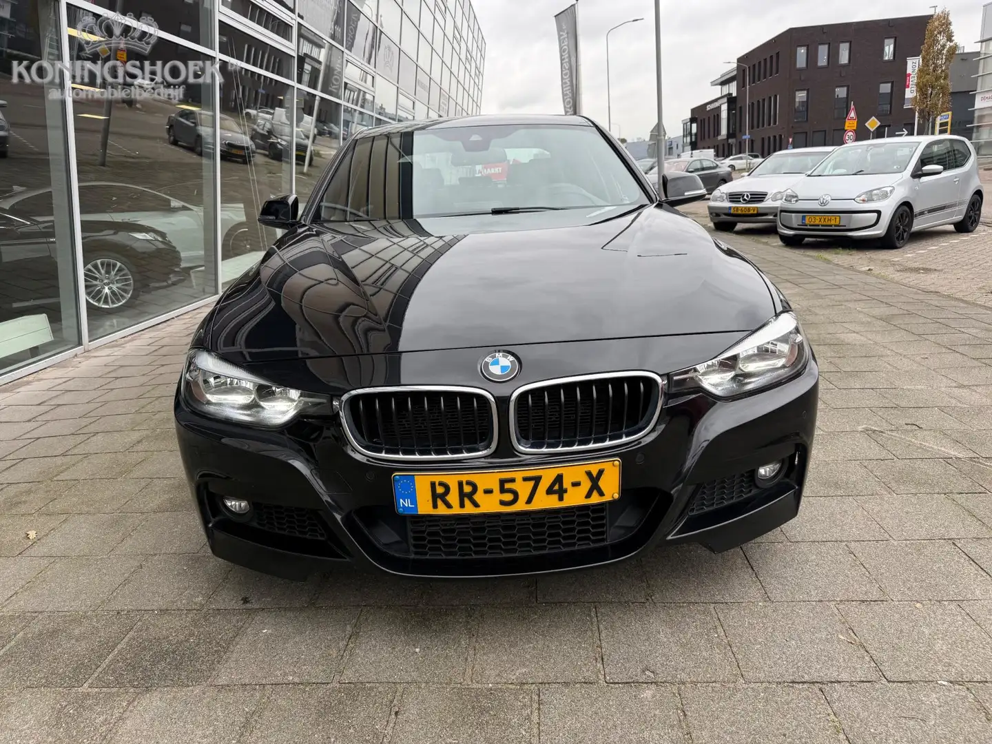 BMW 318 3-serie 318i M Sport Executive Zwart - 2