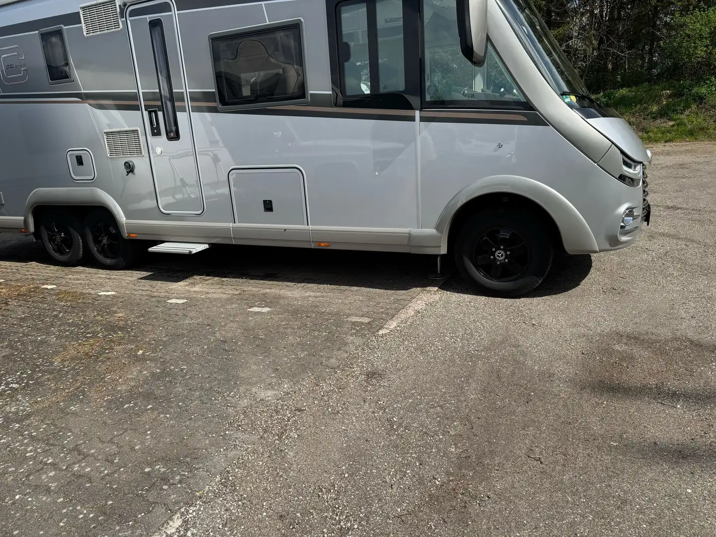 Mercedes-Benz Sprinter 1.hand  Wohnmobil Carthago chic e-line I 61 XL LE Silber - 1