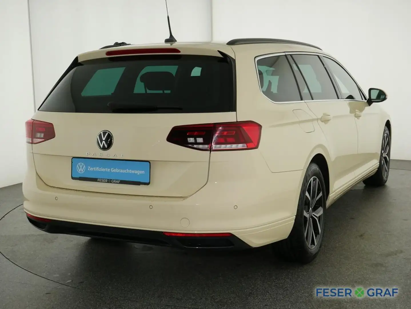Volkswagen Passat Variant 2.0 TDI Business DSG TAXI / Navi / Standheizung / Beige - 2
