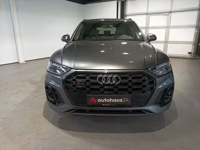 Audi SQ5 view 2