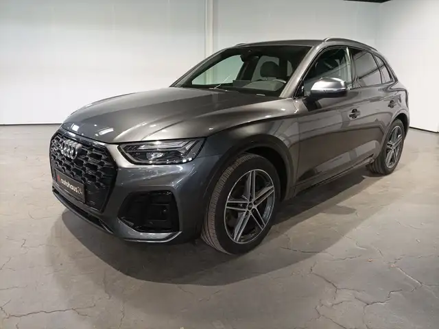 Audi SQ5 view 3