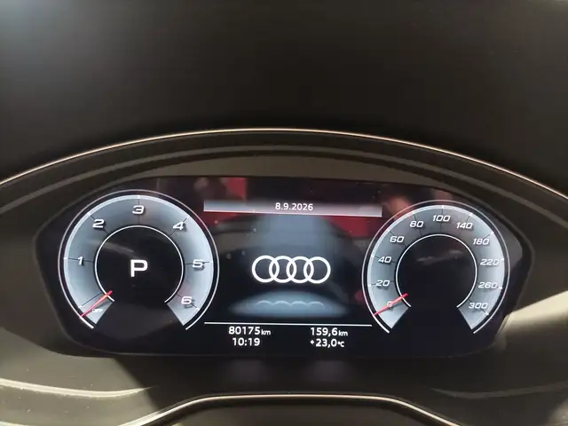 Audi SQ5 view 7