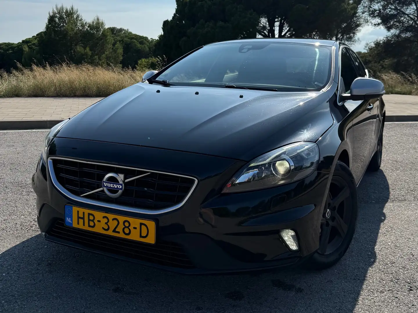 Volvo V40 2.0 D2 R-Design Zwart - 1
