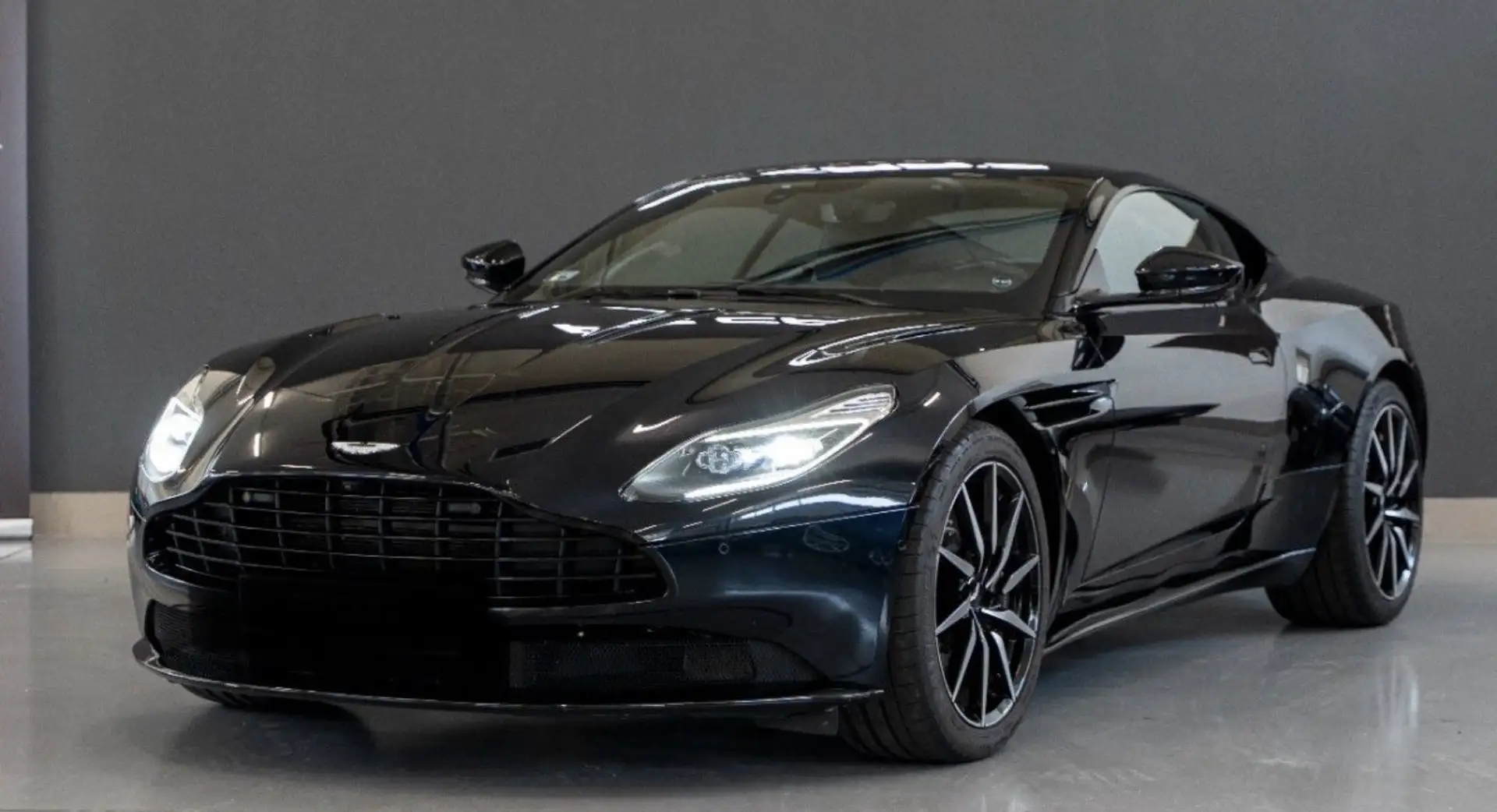 Aston Martin DB11 Coupé 5.2 Biturbo V12 - 1