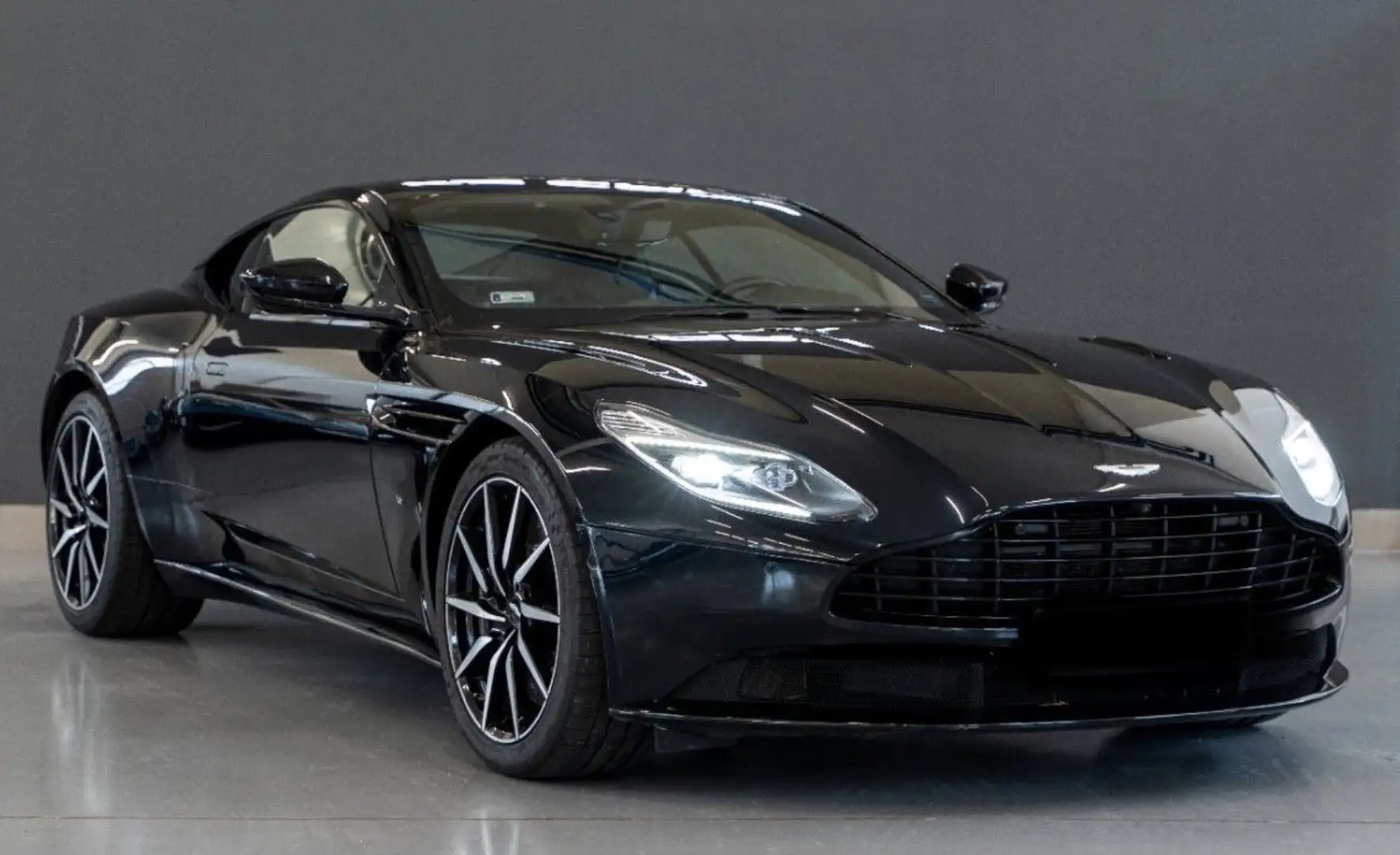 Aston Martin DB11 Coupé 5.2 Biturbo V12 - 2