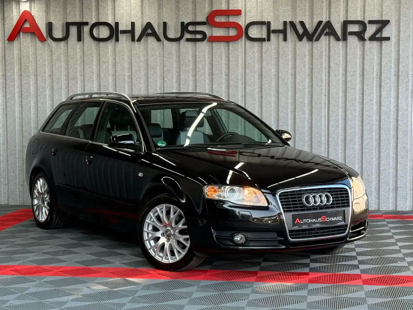 Audi A4 Avant 2.0 TDI Exclusive Xenon AHK Leder SHZ Schwarz - 1