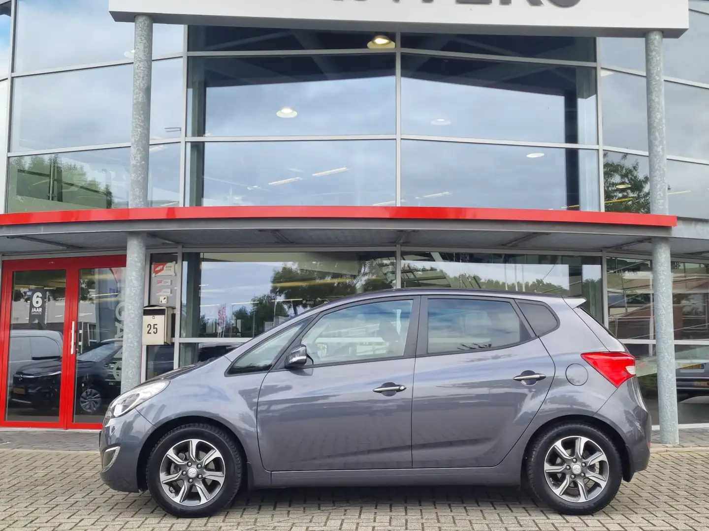 Hyundai iX20 1.4i Go! | Navigatie | Camera | Airco | Bluetooth Gris - 2
