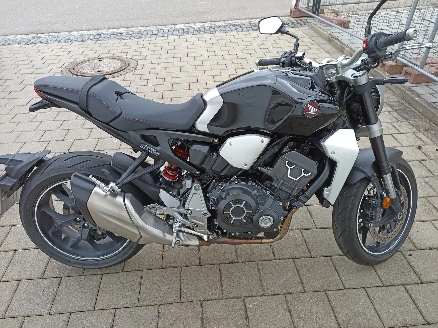 Honda CBR 1000 CB1000RA  SC  80 Negro - 1