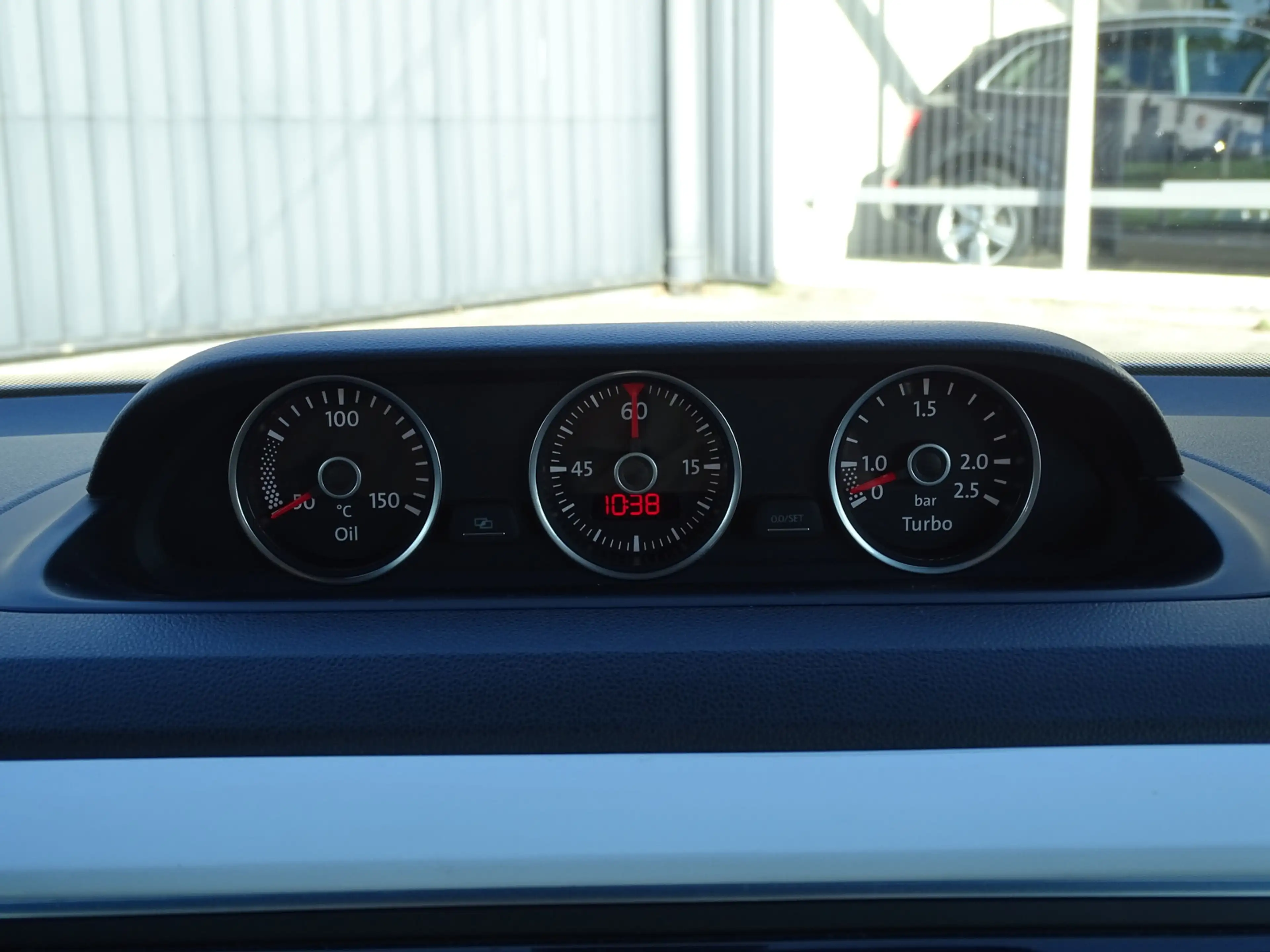 Volkswagen Beetle Cabriolet 1.2 TSI Design BlueMotion — photo 23