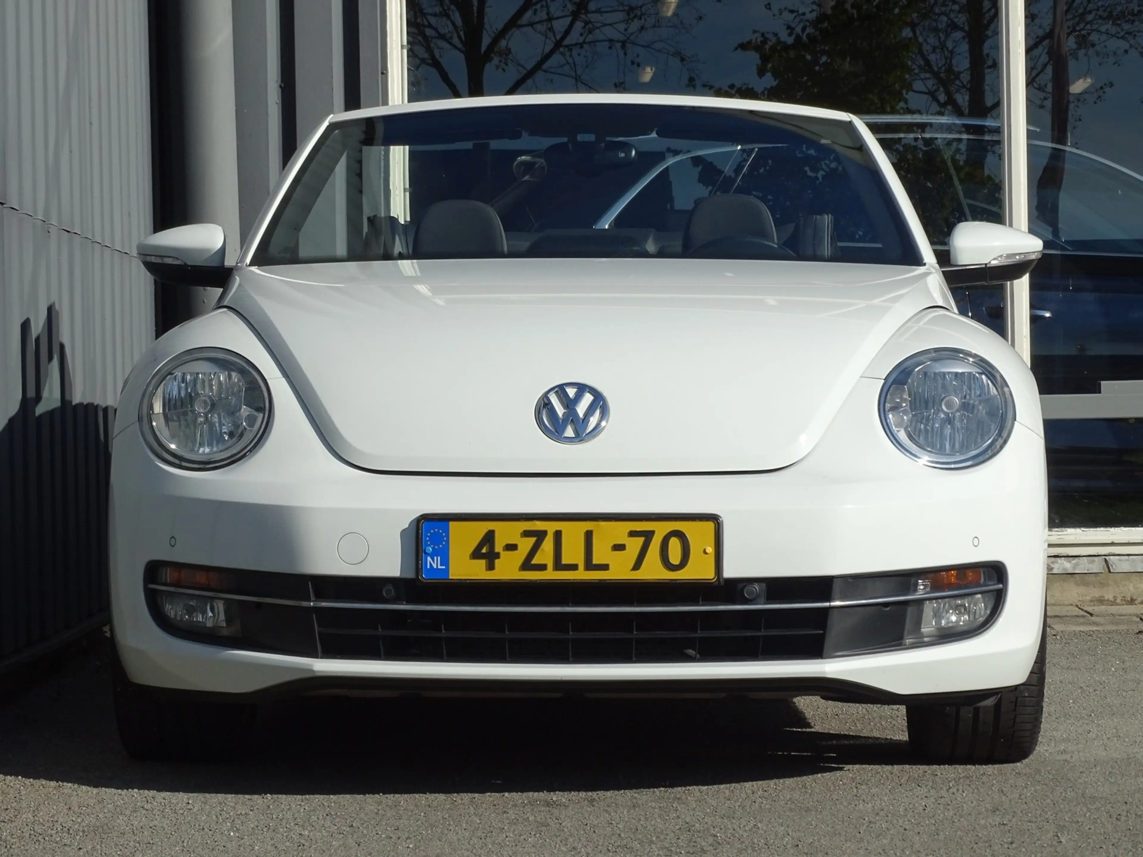 Volkswagen Beetle Cabriolet 1.2 TSI Design BlueMotion — photo 30