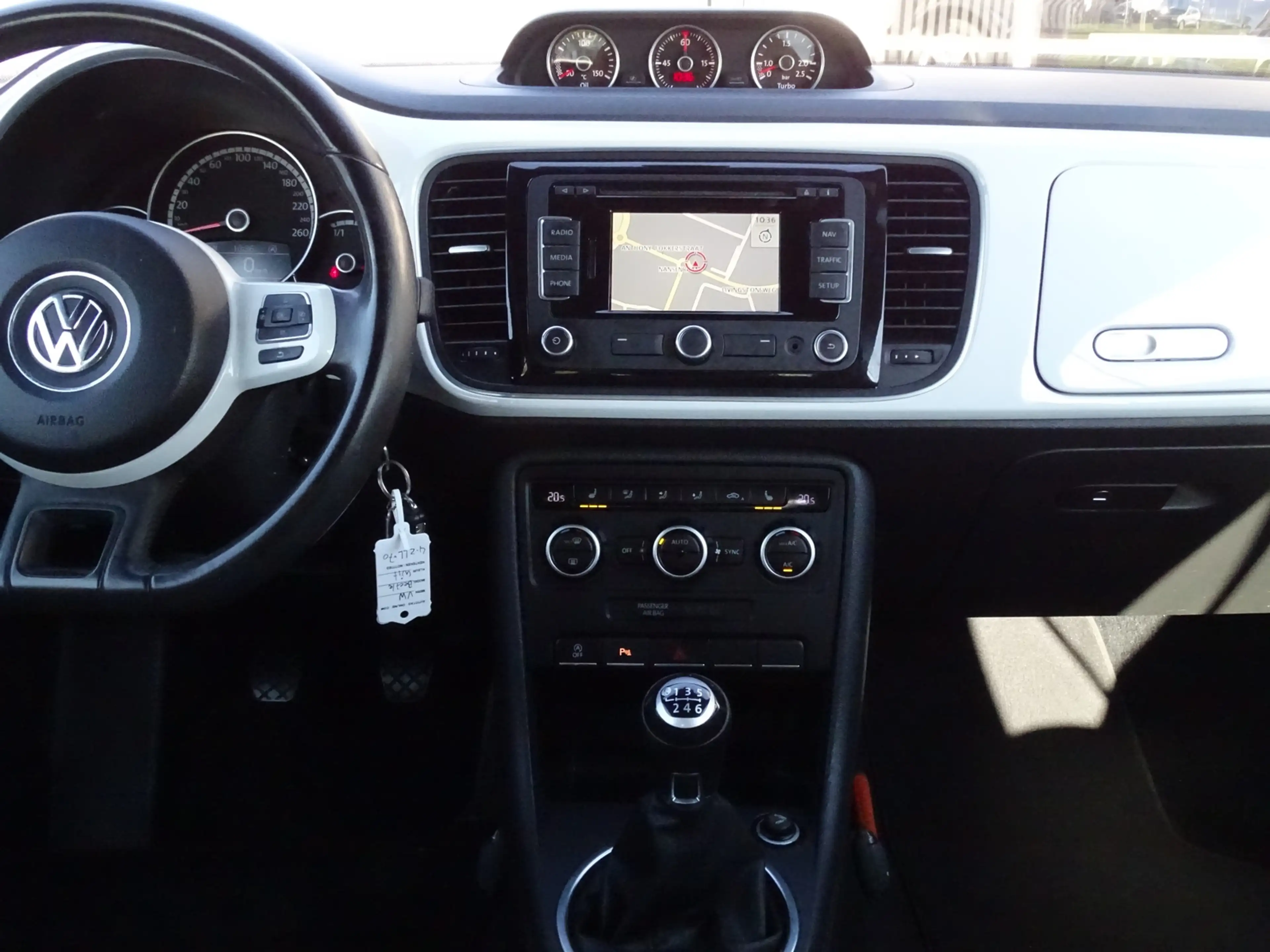 Volkswagen Beetle Cabriolet 1.2 TSI Design BlueMotion — photo 9