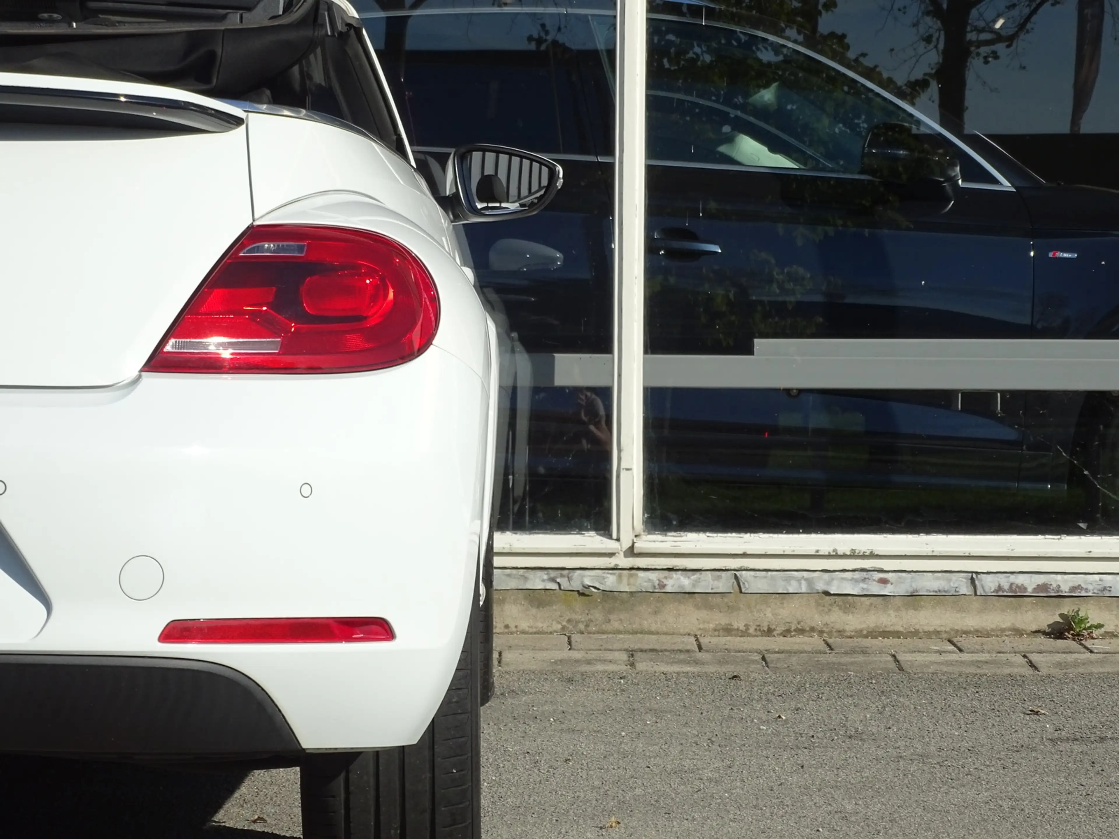 Volkswagen Beetle Cabriolet 1.2 TSI Design BlueMotion — photo 39