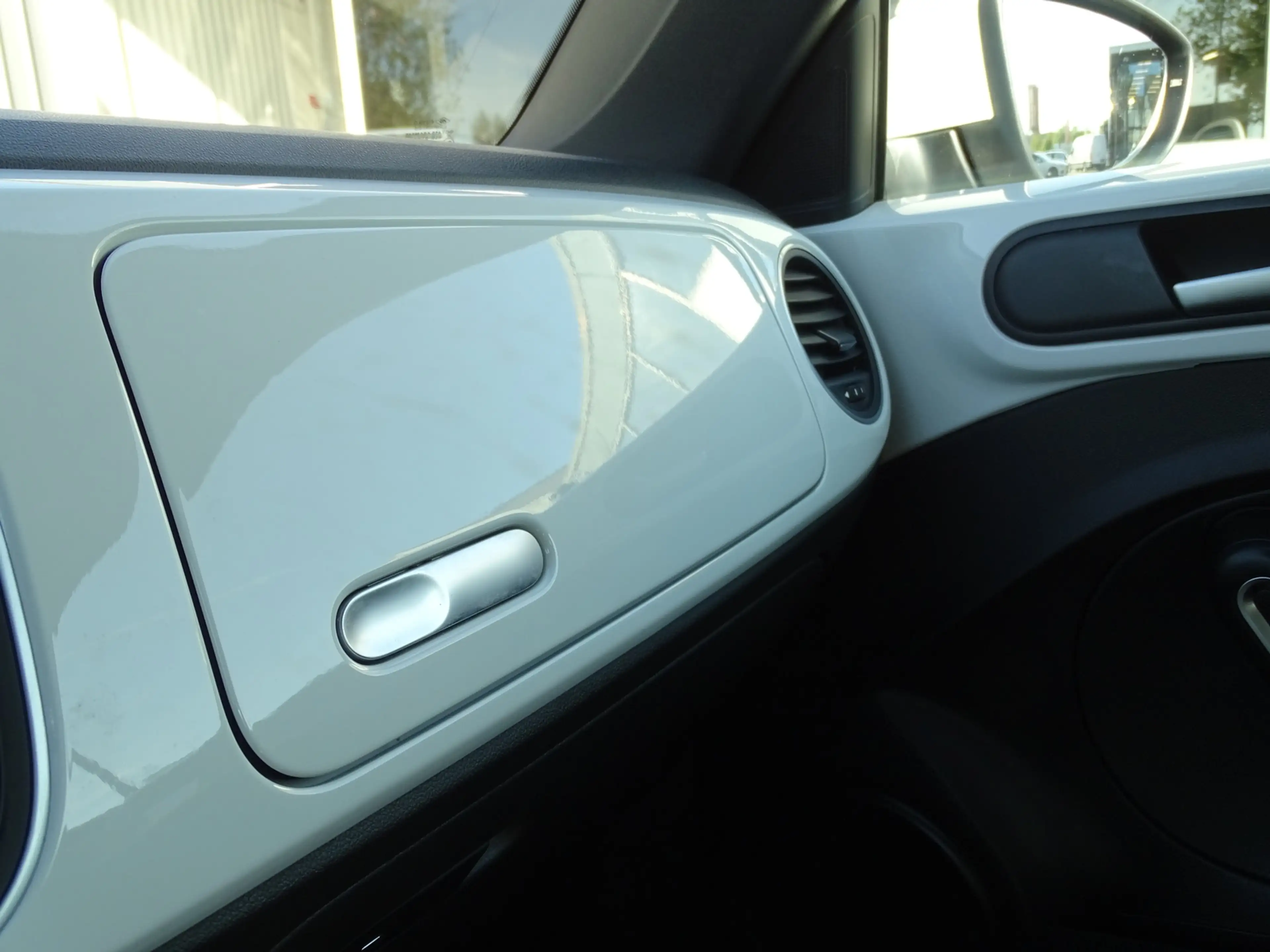 Volkswagen Beetle Cabriolet 1.2 TSI Design BlueMotion — photo 24