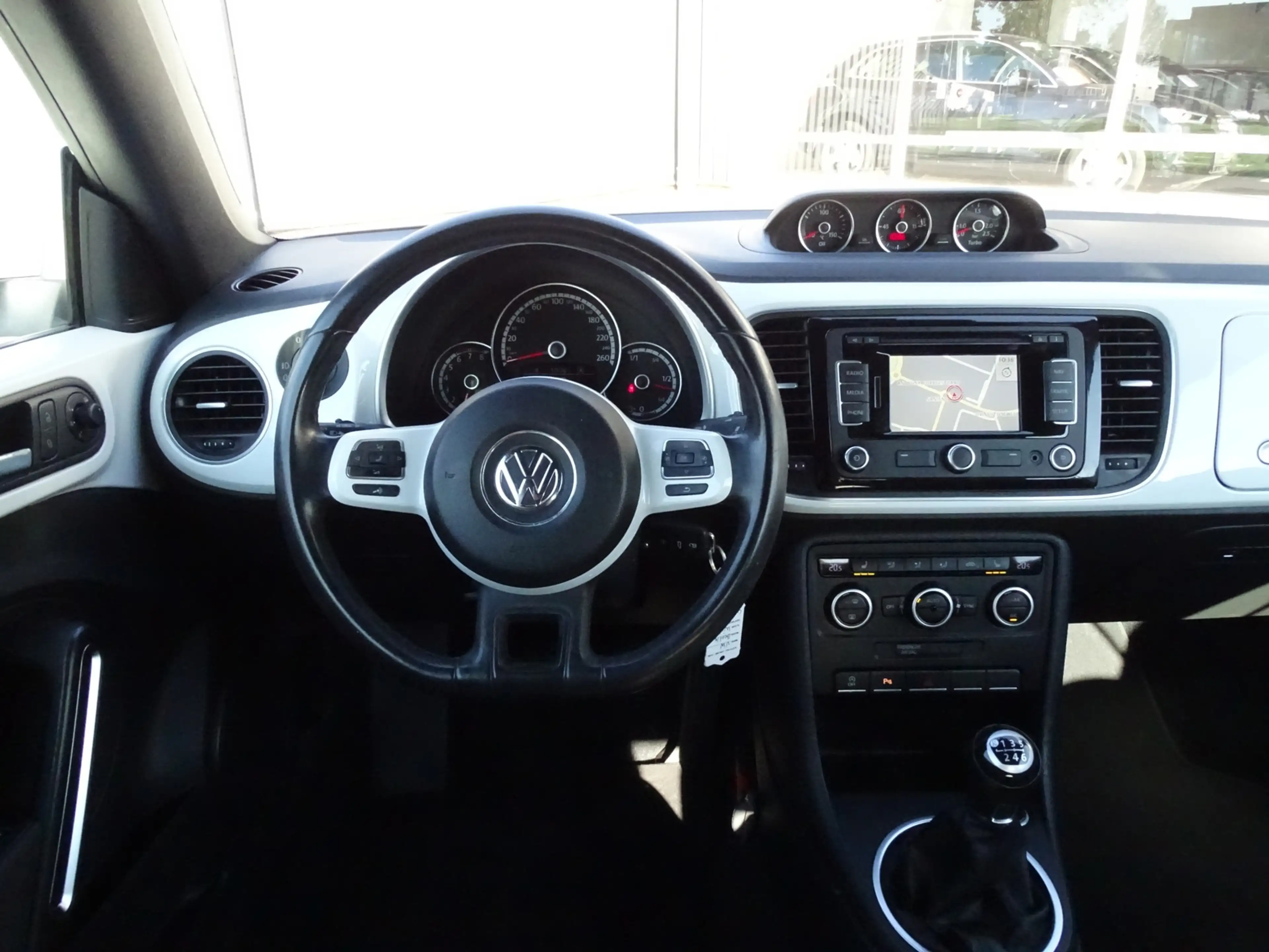 Volkswagen Beetle Cabriolet 1.2 TSI Design BlueMotion — photo 5