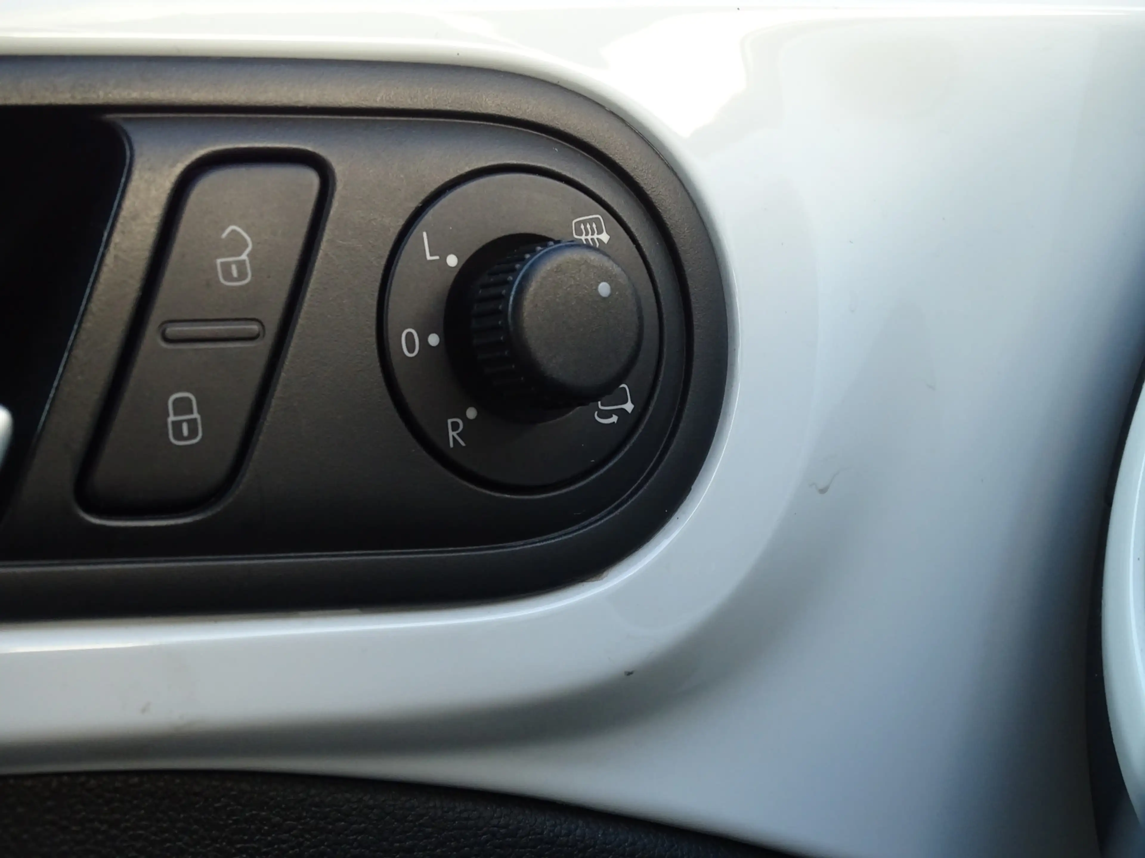 Volkswagen Beetle Cabriolet 1.2 TSI Design BlueMotion — photo 21