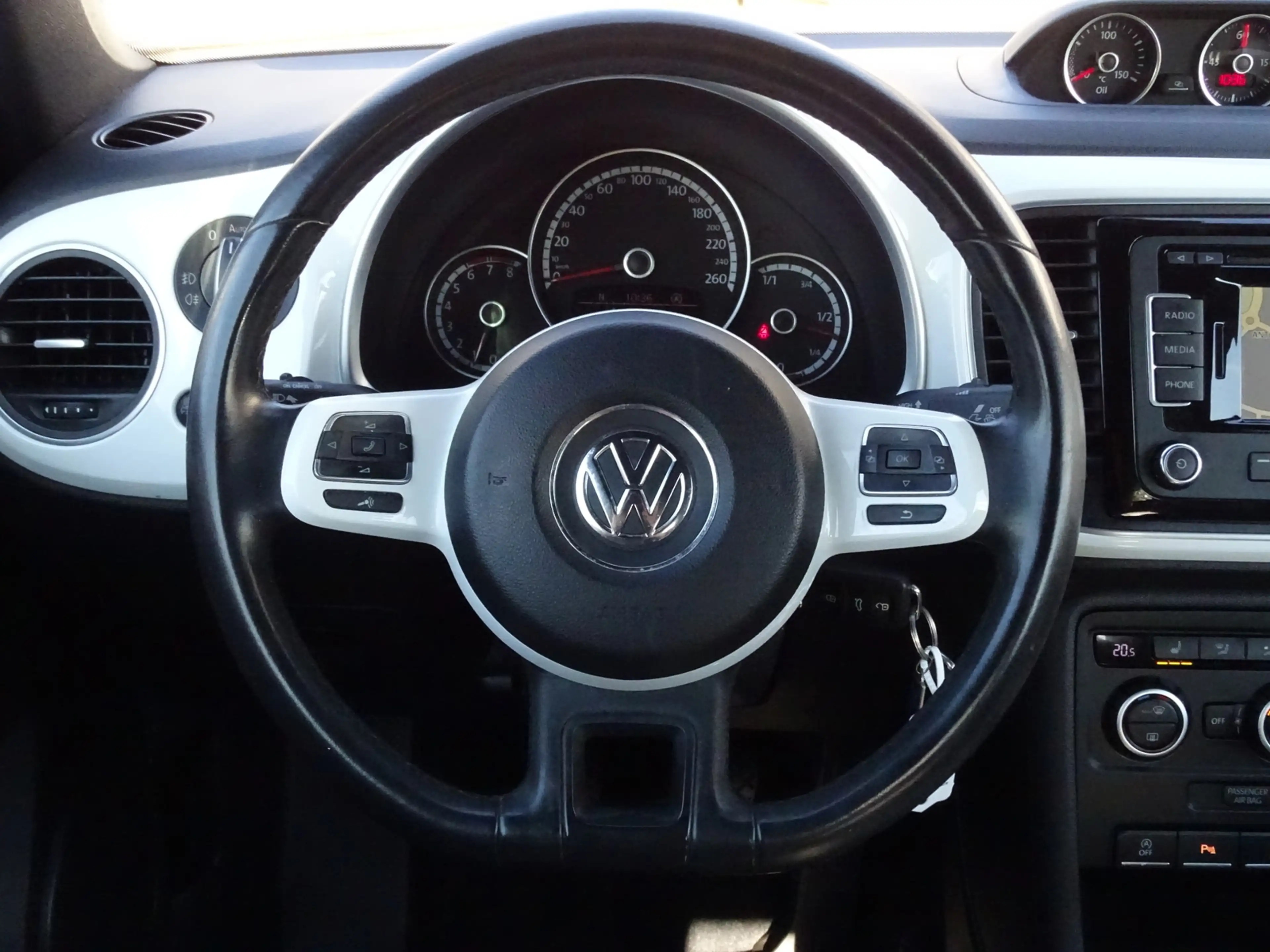 Volkswagen Beetle Cabriolet 1.2 TSI Design BlueMotion — photo 8