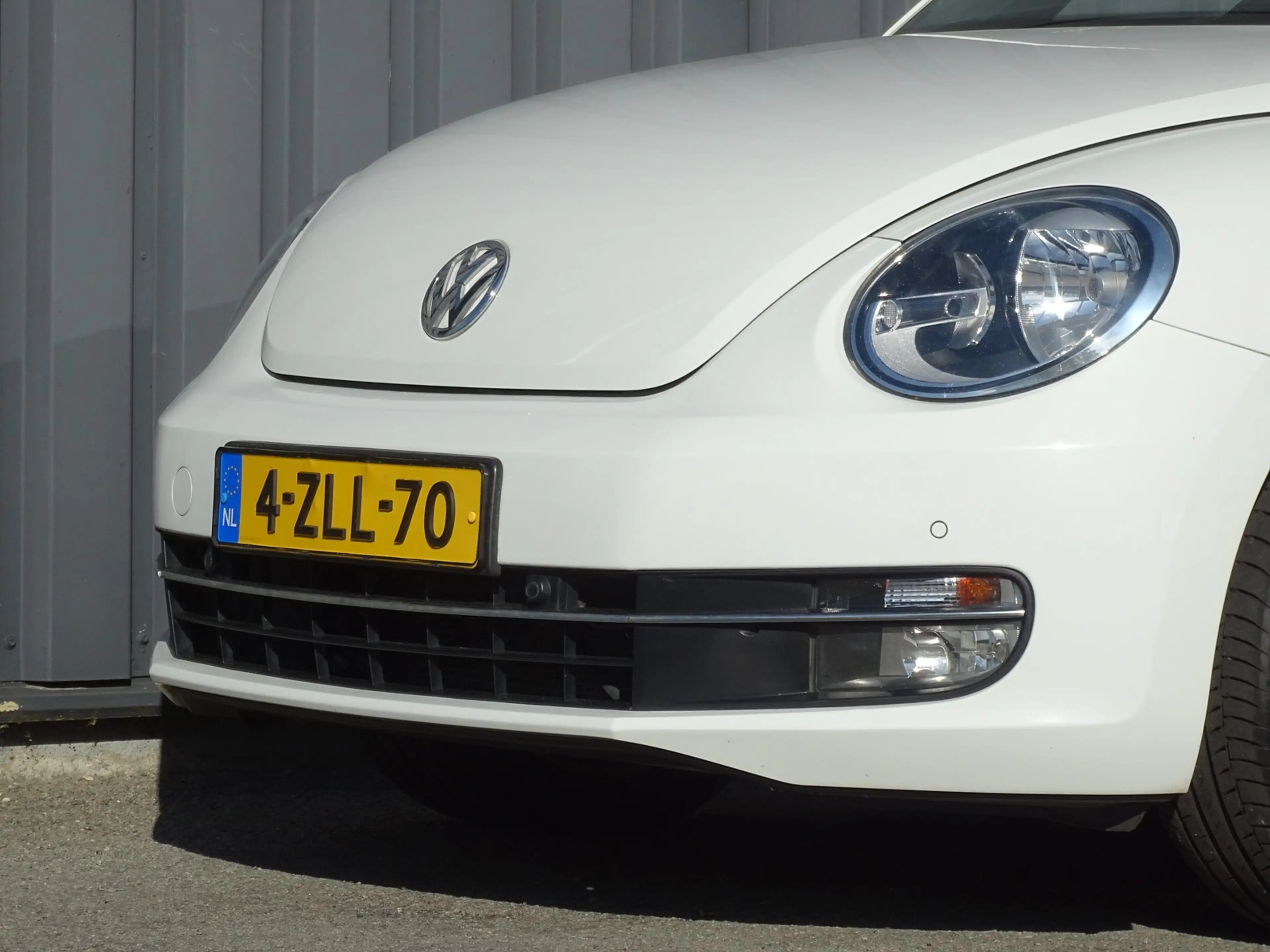 Volkswagen Beetle Cabriolet 1.2 TSI Design BlueMotion — photo 33