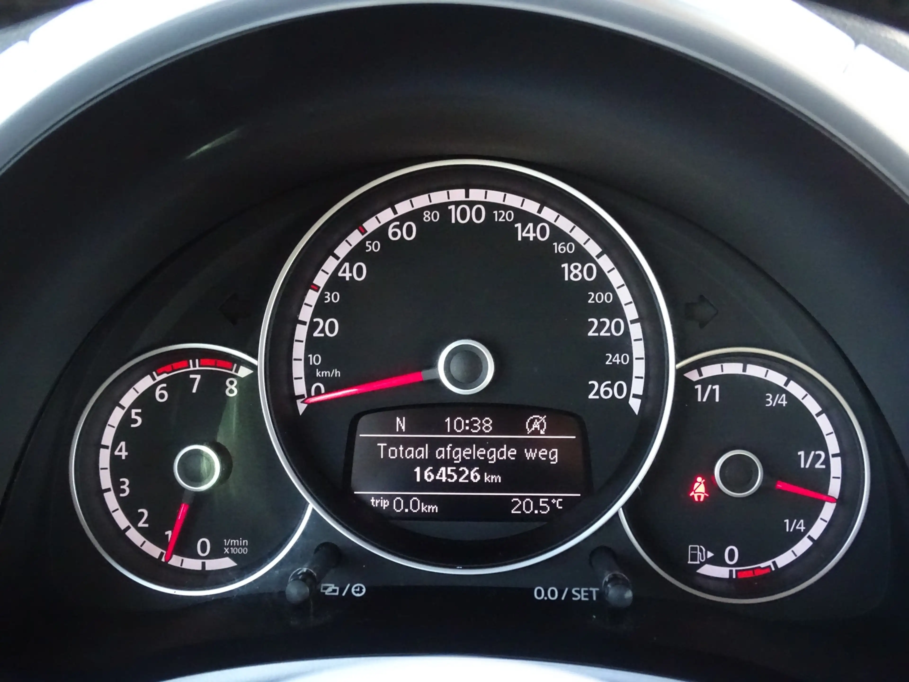 Volkswagen Beetle Cabriolet 1.2 TSI Design BlueMotion — photo 14