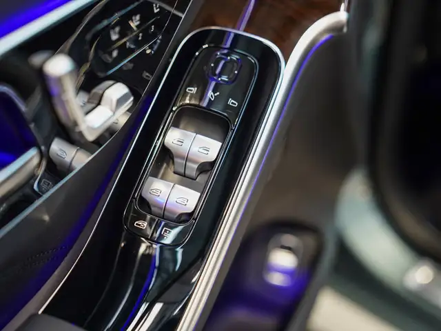 Mercedes-Benz S-Class view 23