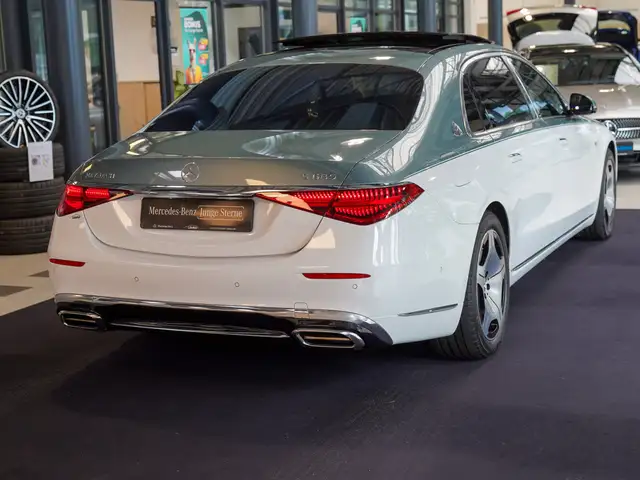 Mercedes-Benz S-Class view 4