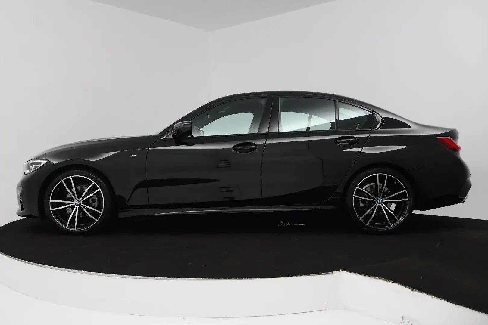BMW 320 3-serie 320i High Executive Edition (TREKHAAK, PAR Zwart - 2
