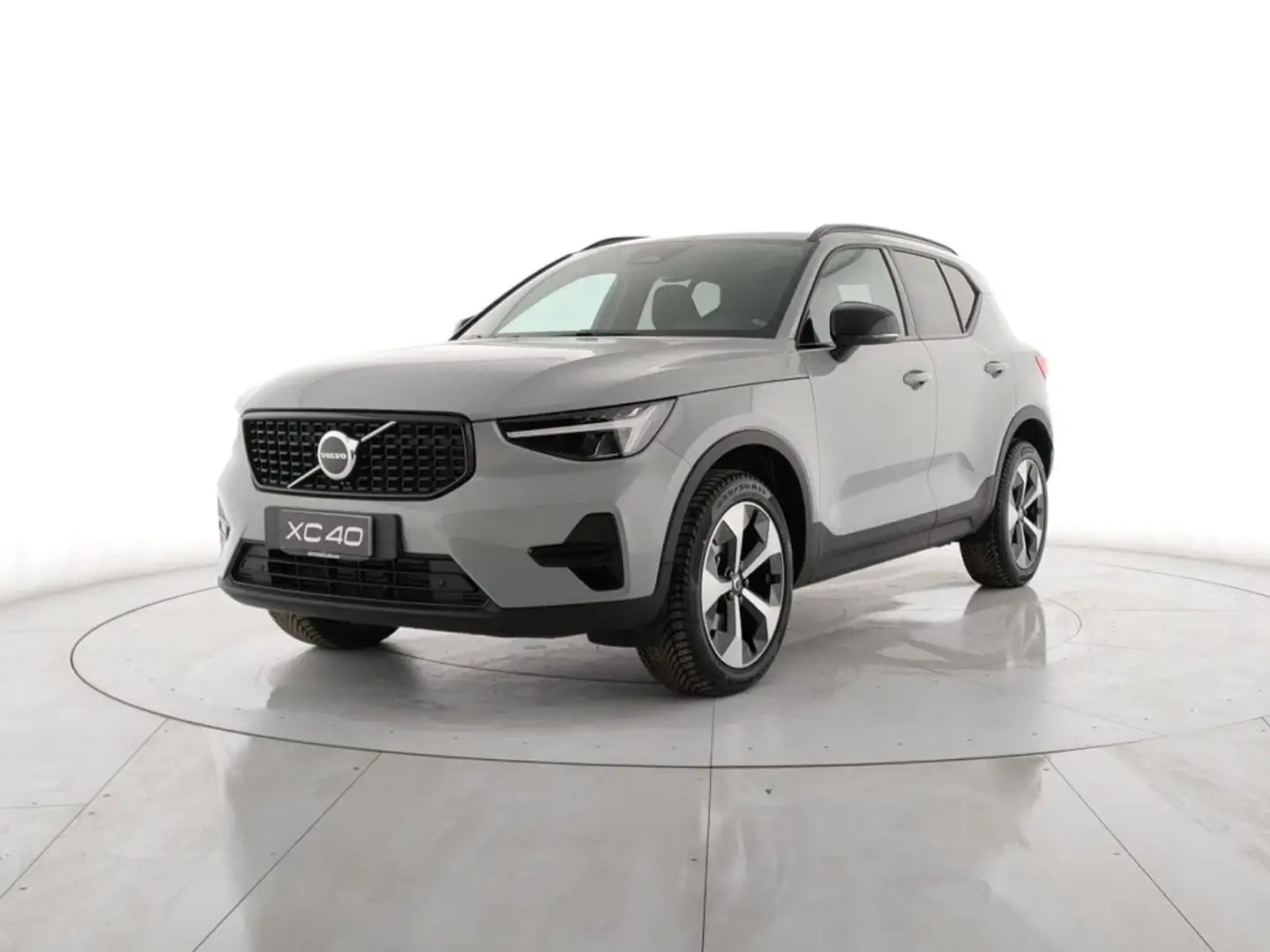 Volvo XC40 B4 automatico Plus Dark - Pronta Consegna Argento - 2