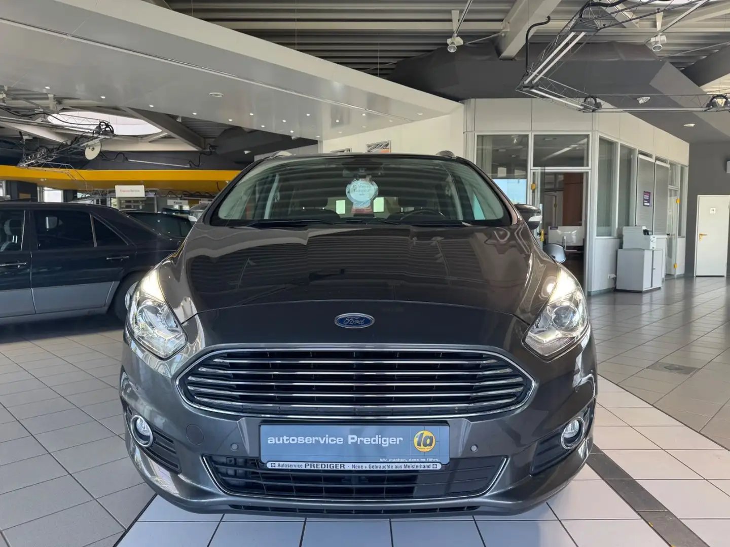 Ford S-Max S-MAX Titanium+7 Sitzer+KAMERA+AUTOMATIK* Grau - 2