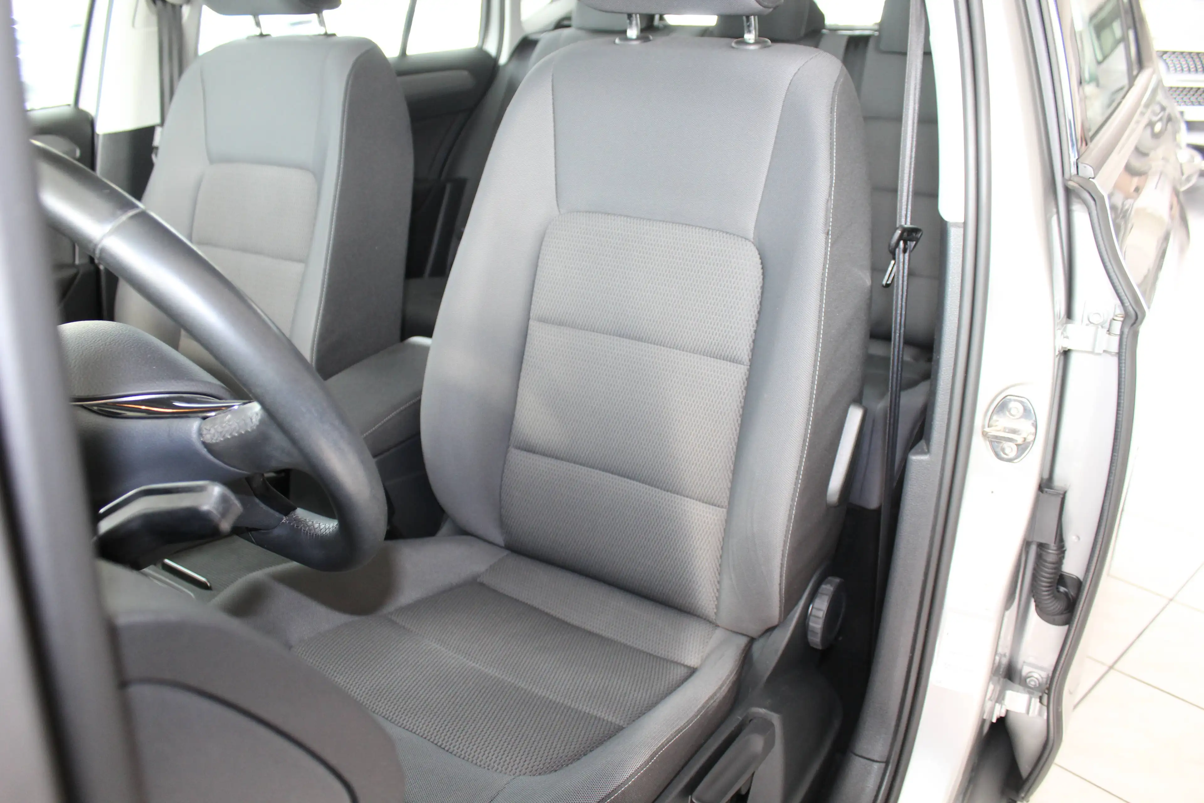 Volkswagen Golf Sportsvan Comfortline BMT/Start-Stop // NAVI // Sitzheizung // Tempomat — photo 11