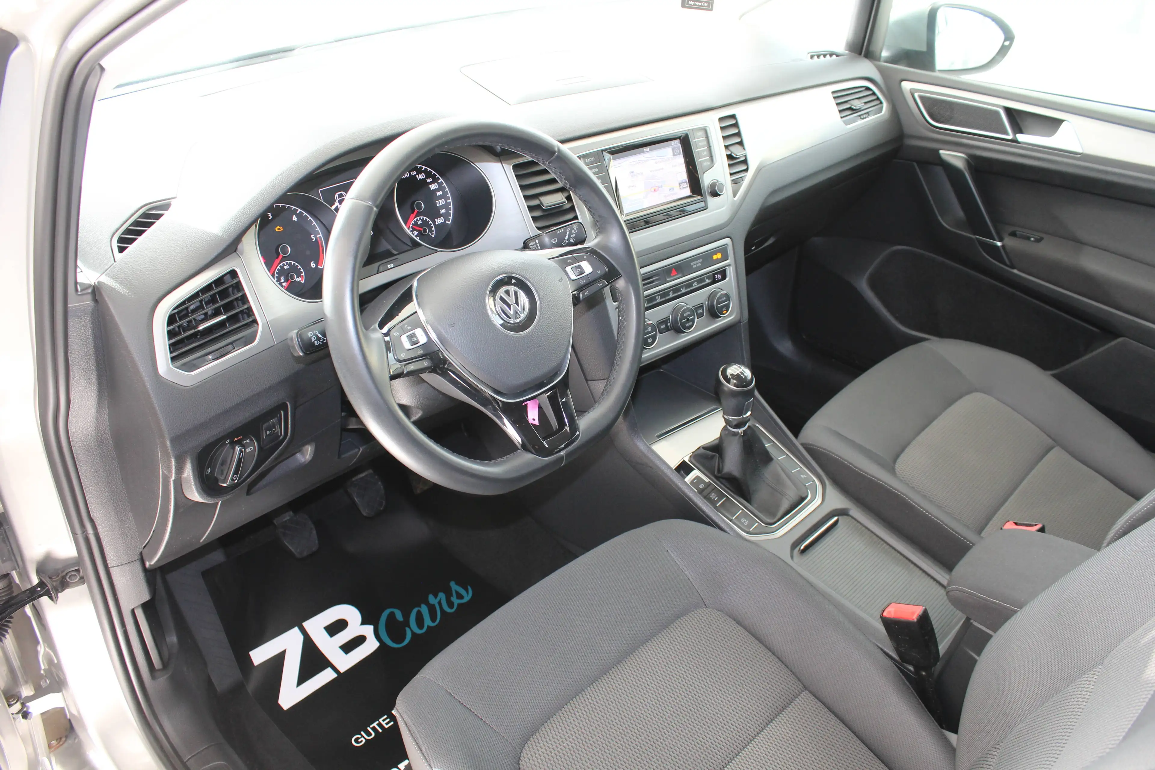 Volkswagen Golf Sportsvan Comfortline BMT/Start-Stop // NAVI // Sitzheizung // Tempomat — photo 9