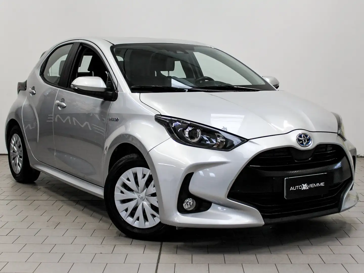 Toyota Yaris Business full hybrid IV 2020 1.5 Silber - 2
