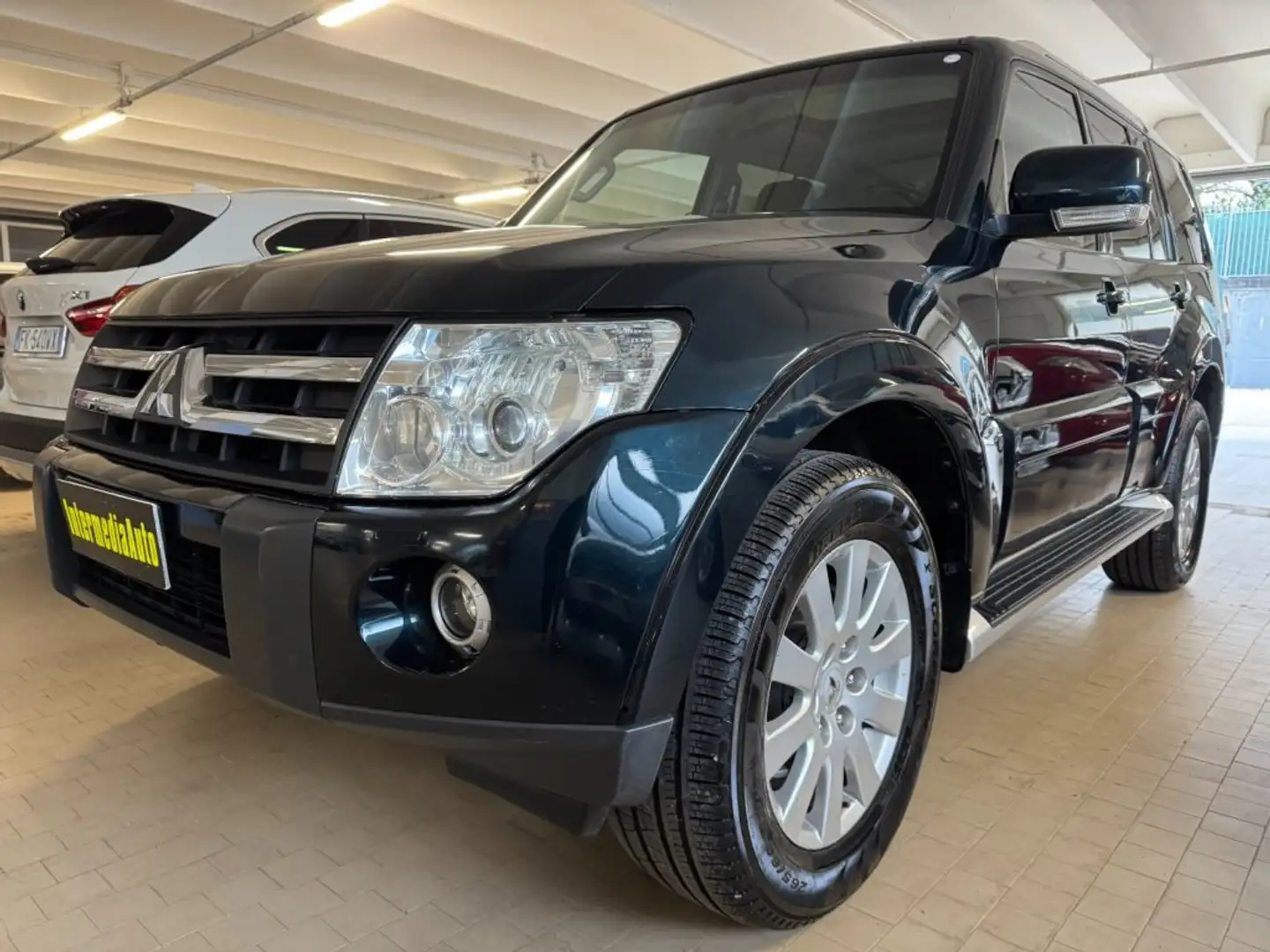 Mitsubishi Pajero 3.2 DI-D 16V aut. 7p. Instyle UniProp. Verde - 1