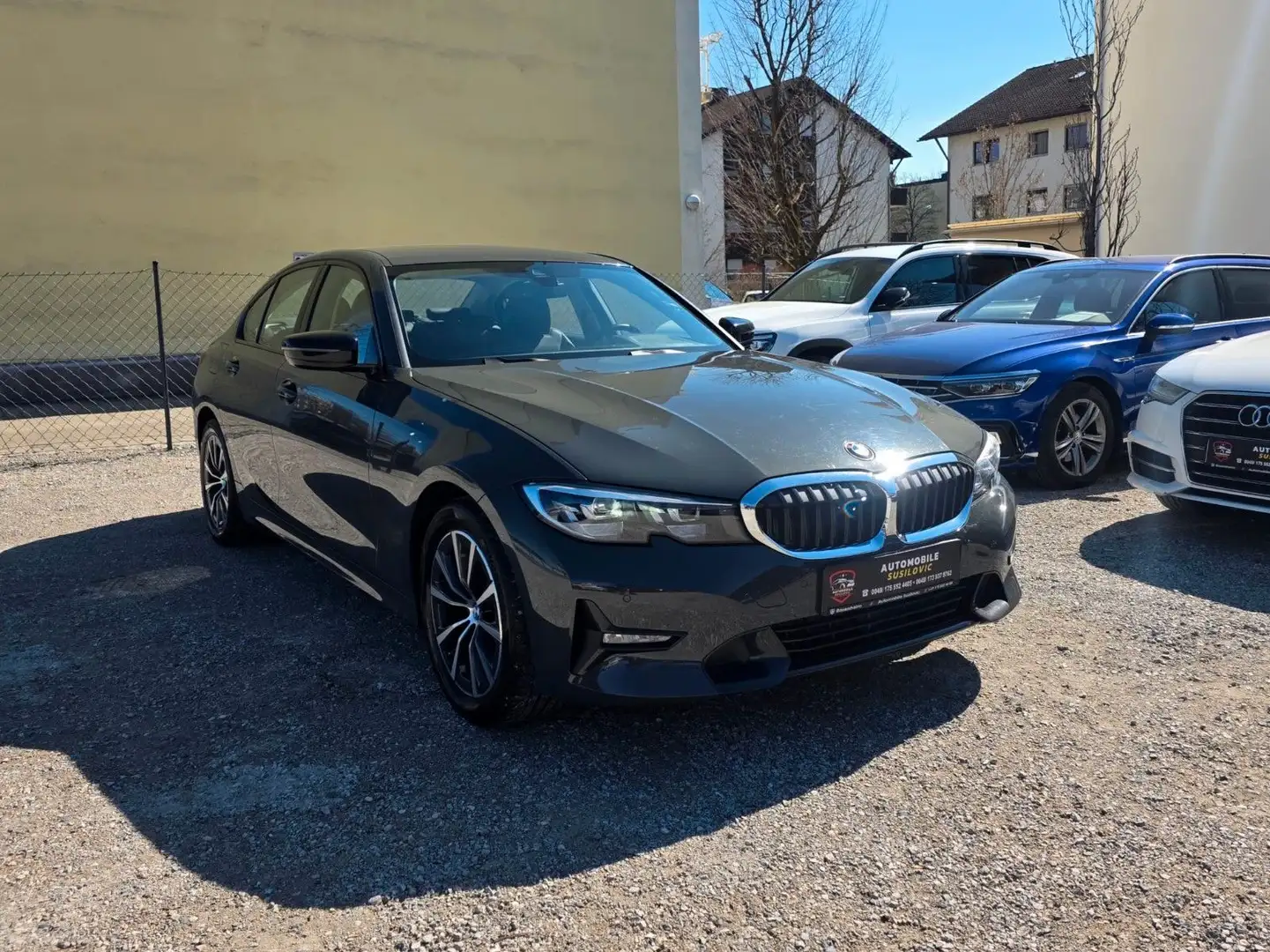 BMW 318 Baureihe 3 Lim. 318 d Sport Line Grau - 2