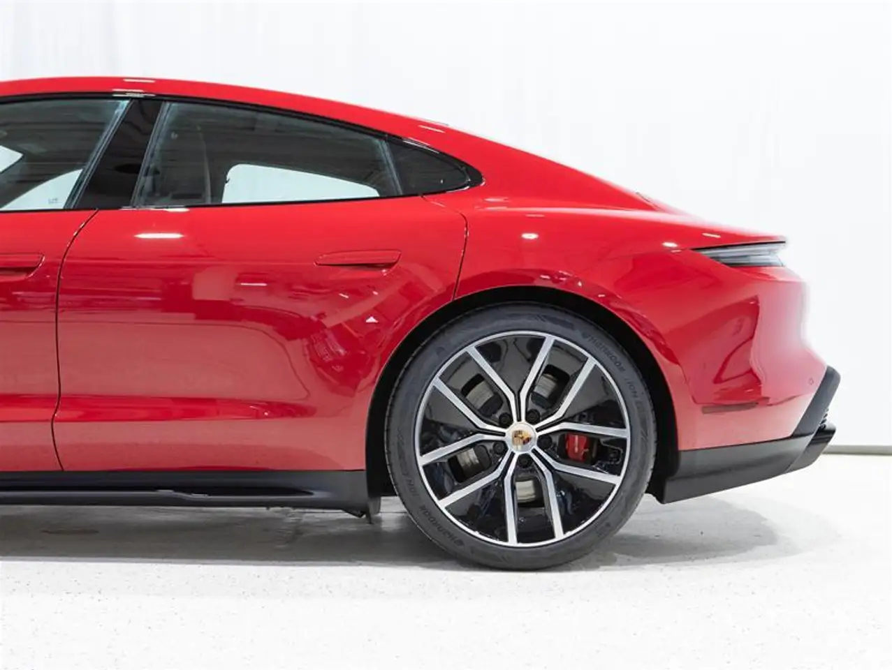Porsche Taycan снимка Porsche Taycan