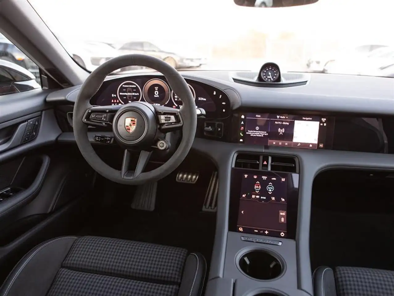 Porsche Taycan снимка Porsche Taycan