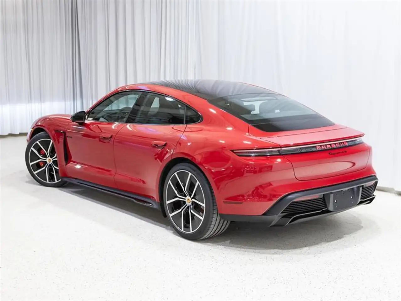 Porsche Taycan снимка Porsche Taycan