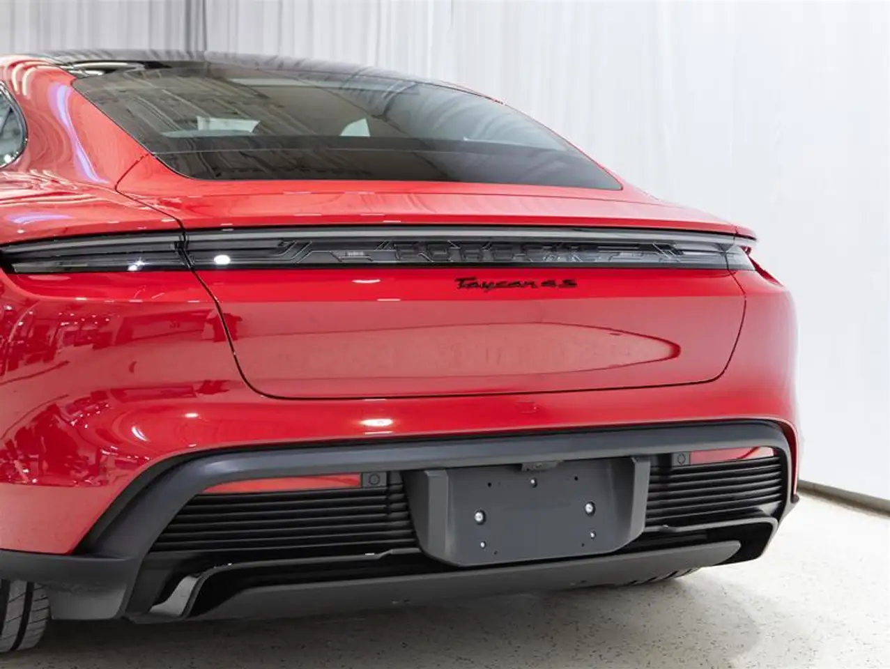 Porsche Taycan снимка Porsche Taycan