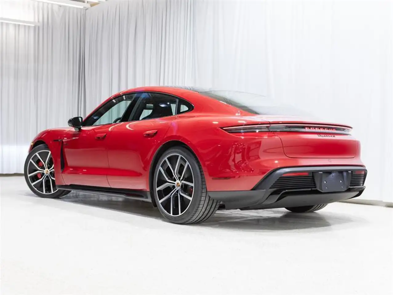 Porsche Taycan снимка Porsche Taycan