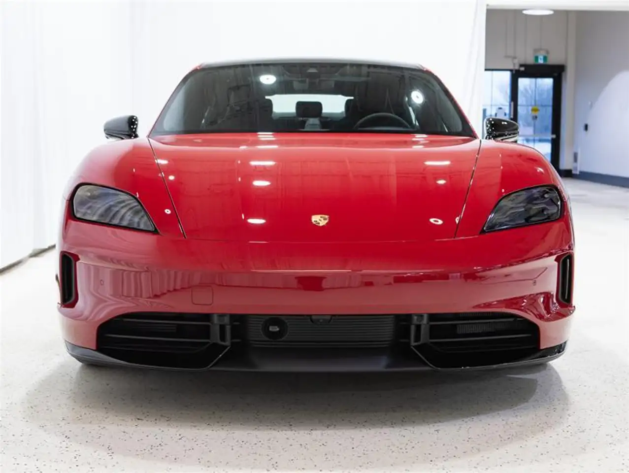 Porsche Taycan снимка Porsche Taycan
