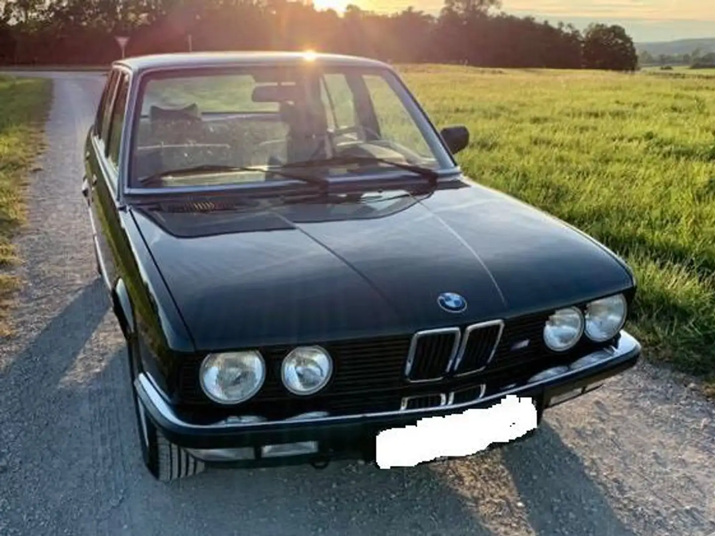 BMW 520 e28 Noir - 1