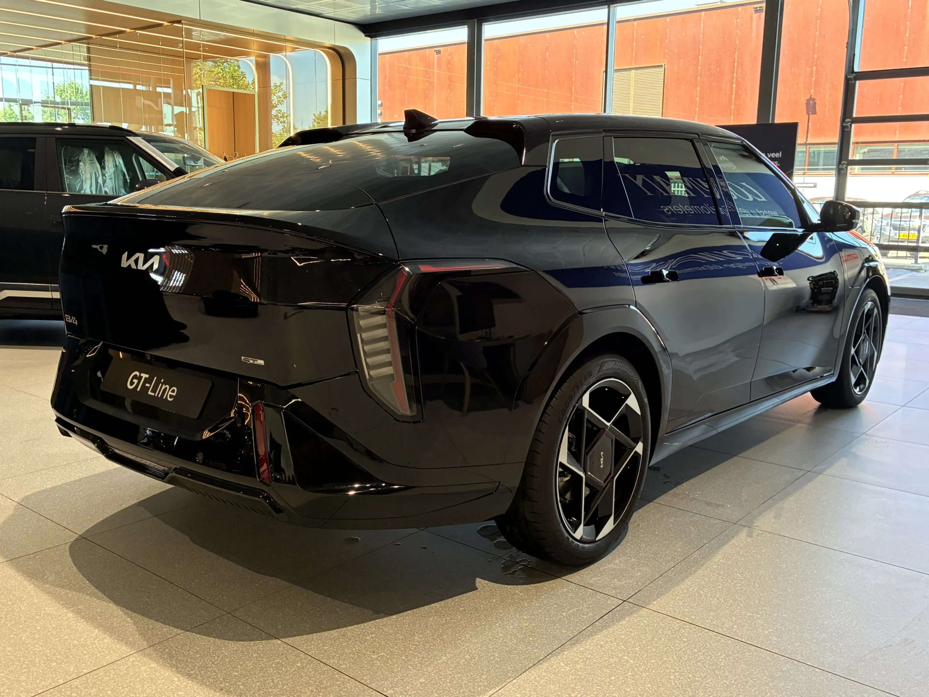 Kia EV4 Fastback GT-Line Business Edition 81.4 kWh NU UIT — photo 3