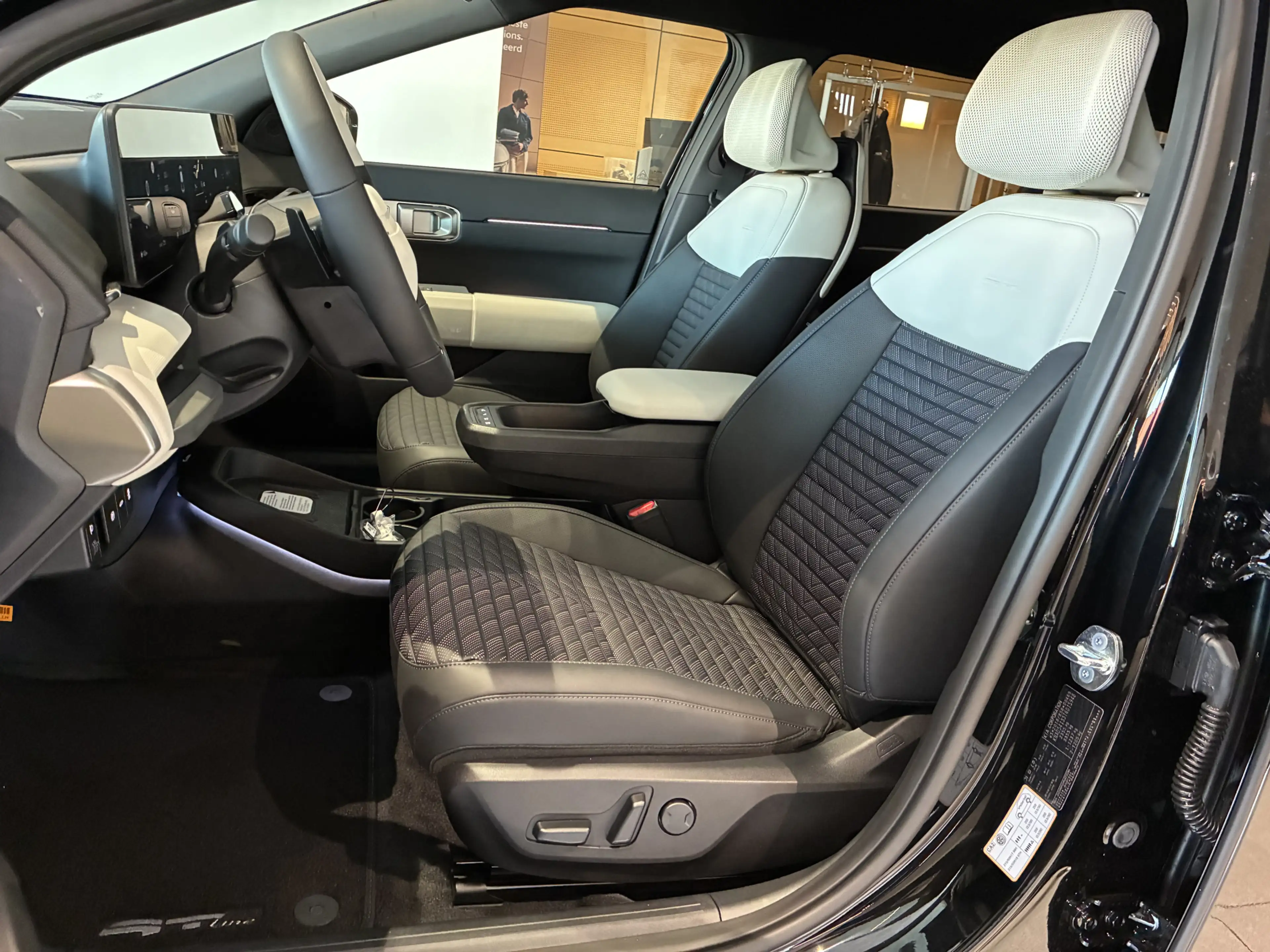 Kia EV4 Fastback GT-Line Business Edition 81.4 kWh NU UIT — photo 6