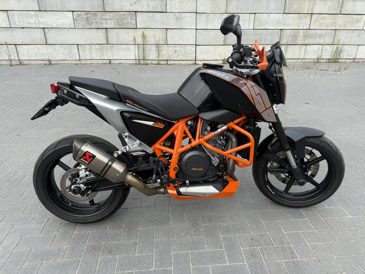 KTM 690 Duke Black Edition Oranje - 1
