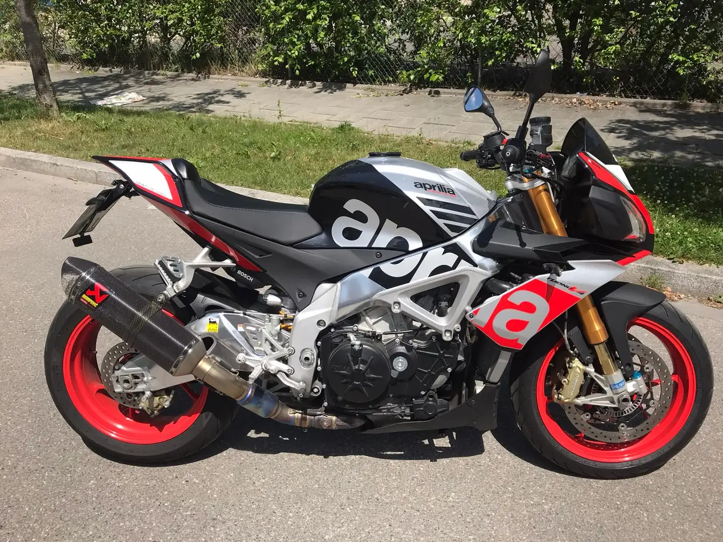 Aprilia RSV 1000 Tuono R - 1