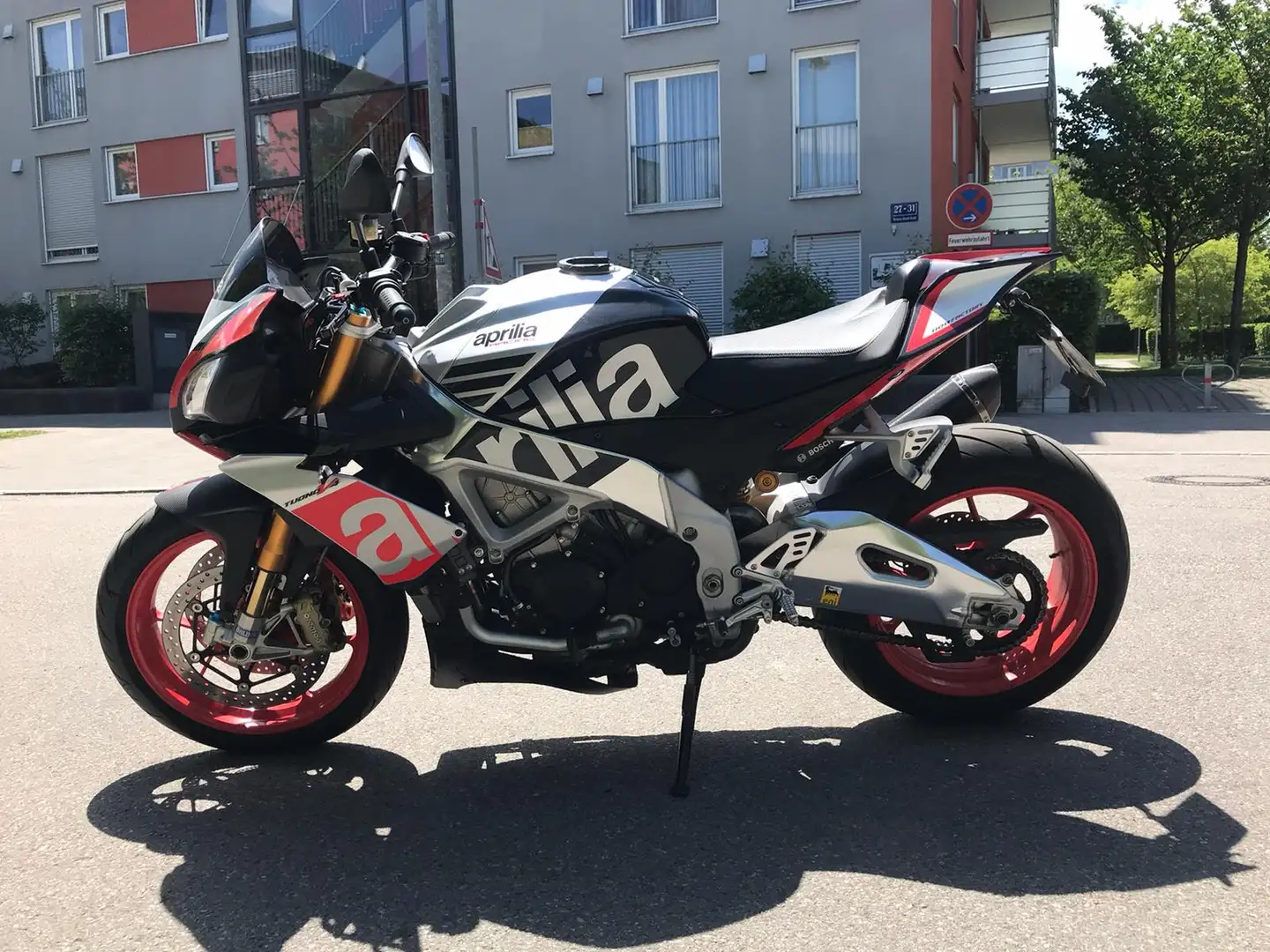 Aprilia RSV 1000 Tuono R - 2