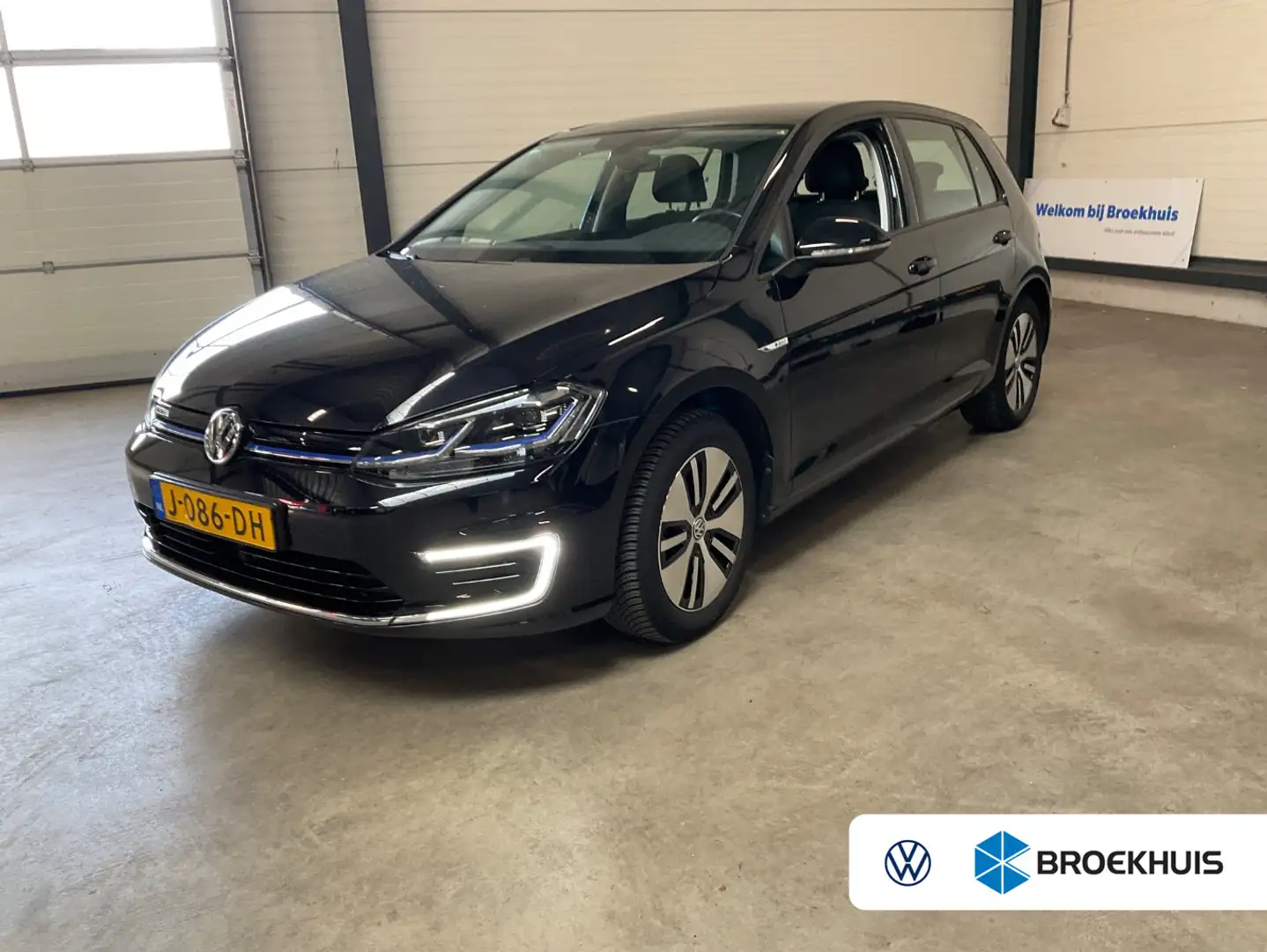 Volkswagen e-Golf E-DITION 136 pk | Airco (automatisch) | Buitenspie Zwart - 1