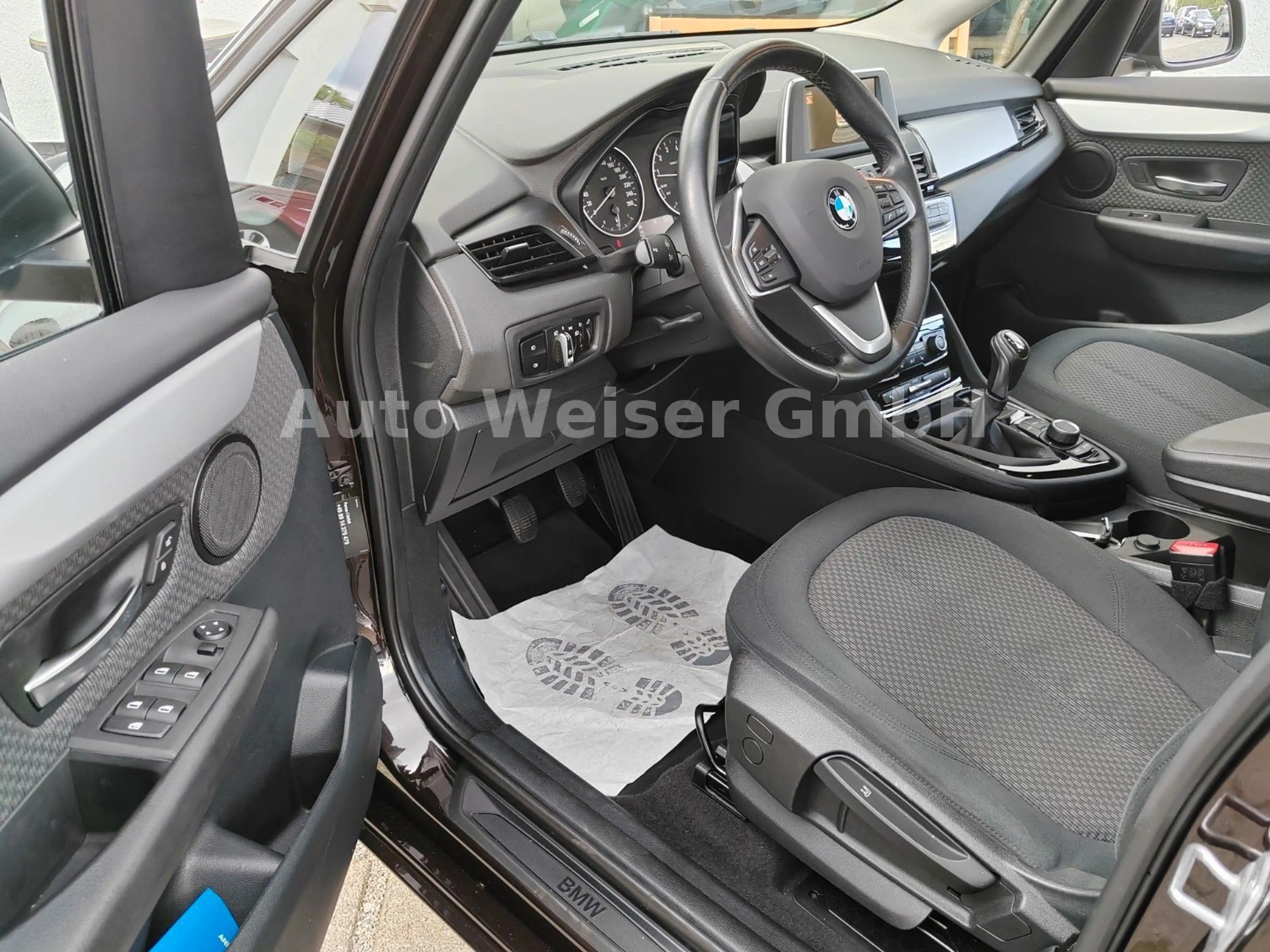 BMW 220 i Active Tourer *AHK*TEMPO*SHZ — photo 11