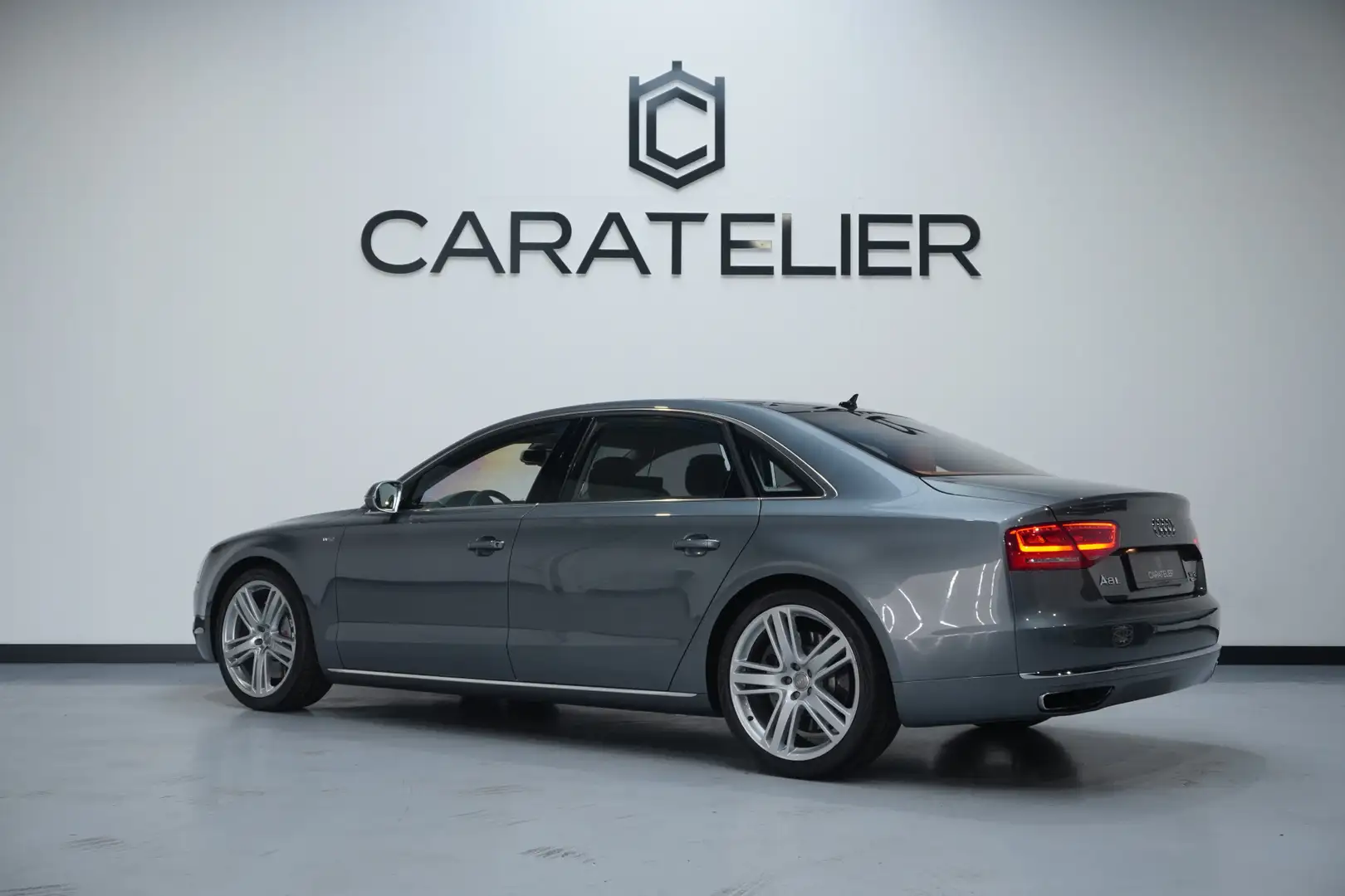 Audi A8 6.0 W12 / quattro Lang / Audi Exclusive Grijs - 2