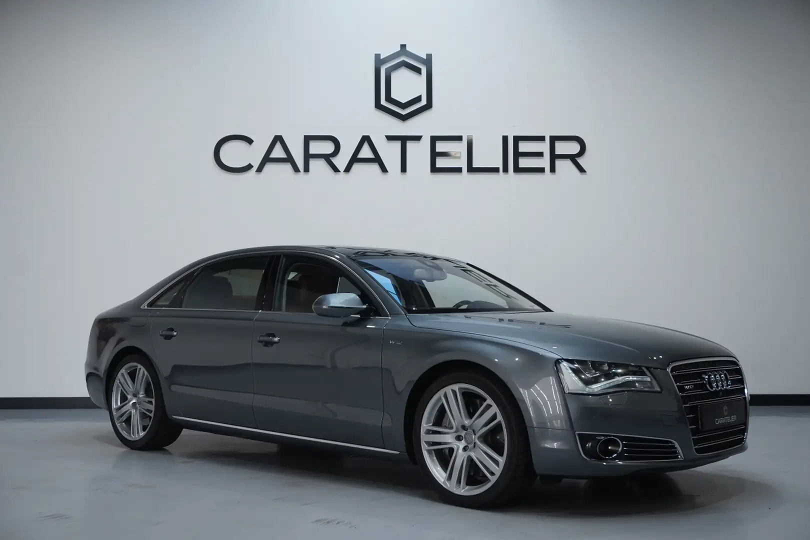 Audi A8 6.0 W12 / quattro Lang / Audi Exclusive Grijs - 1