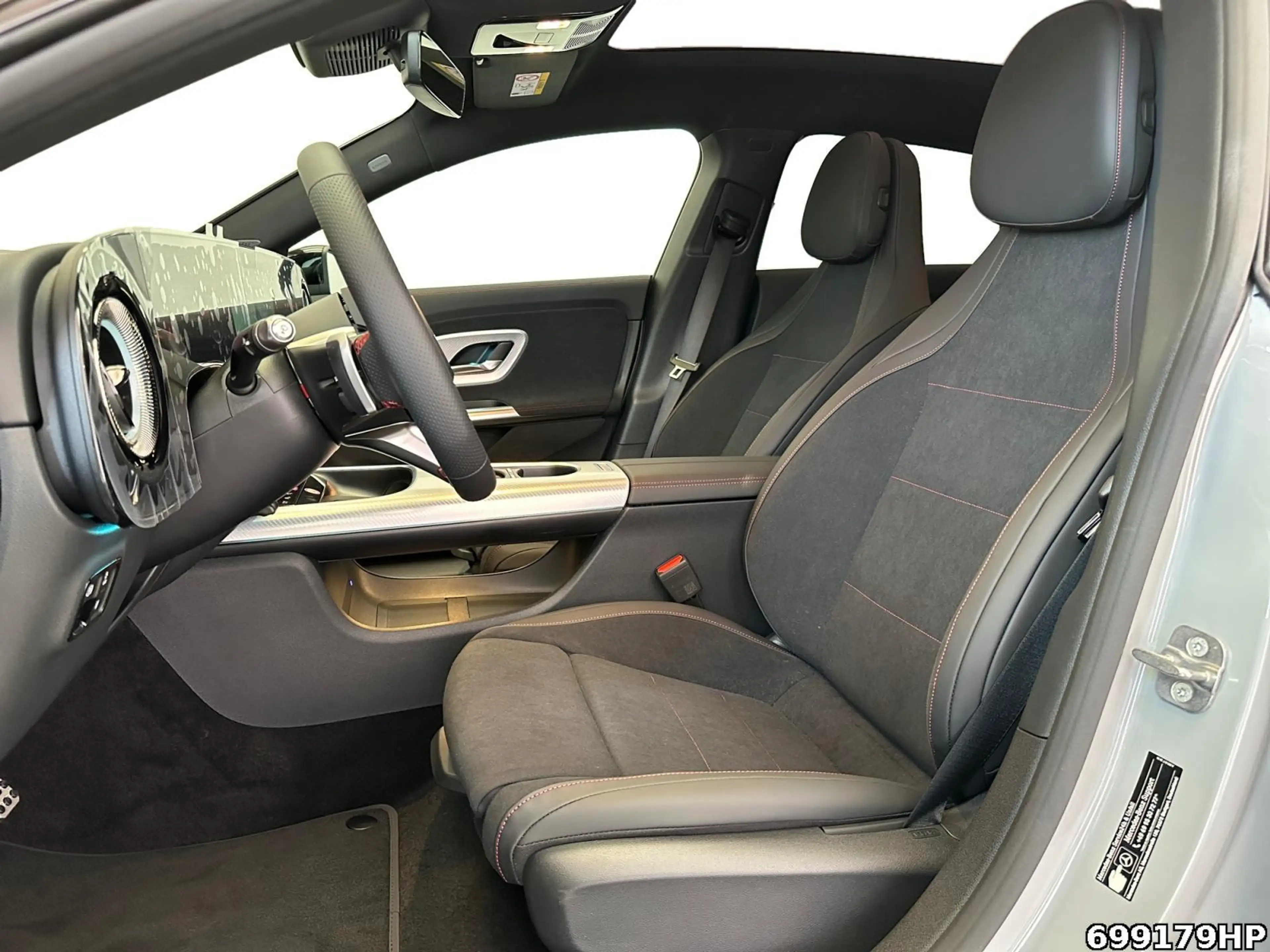 Mercedes-Benz CLA 220 +AMG+NIGHT+SUPERSCREEN+PREMIUM+360°+ — photo 13