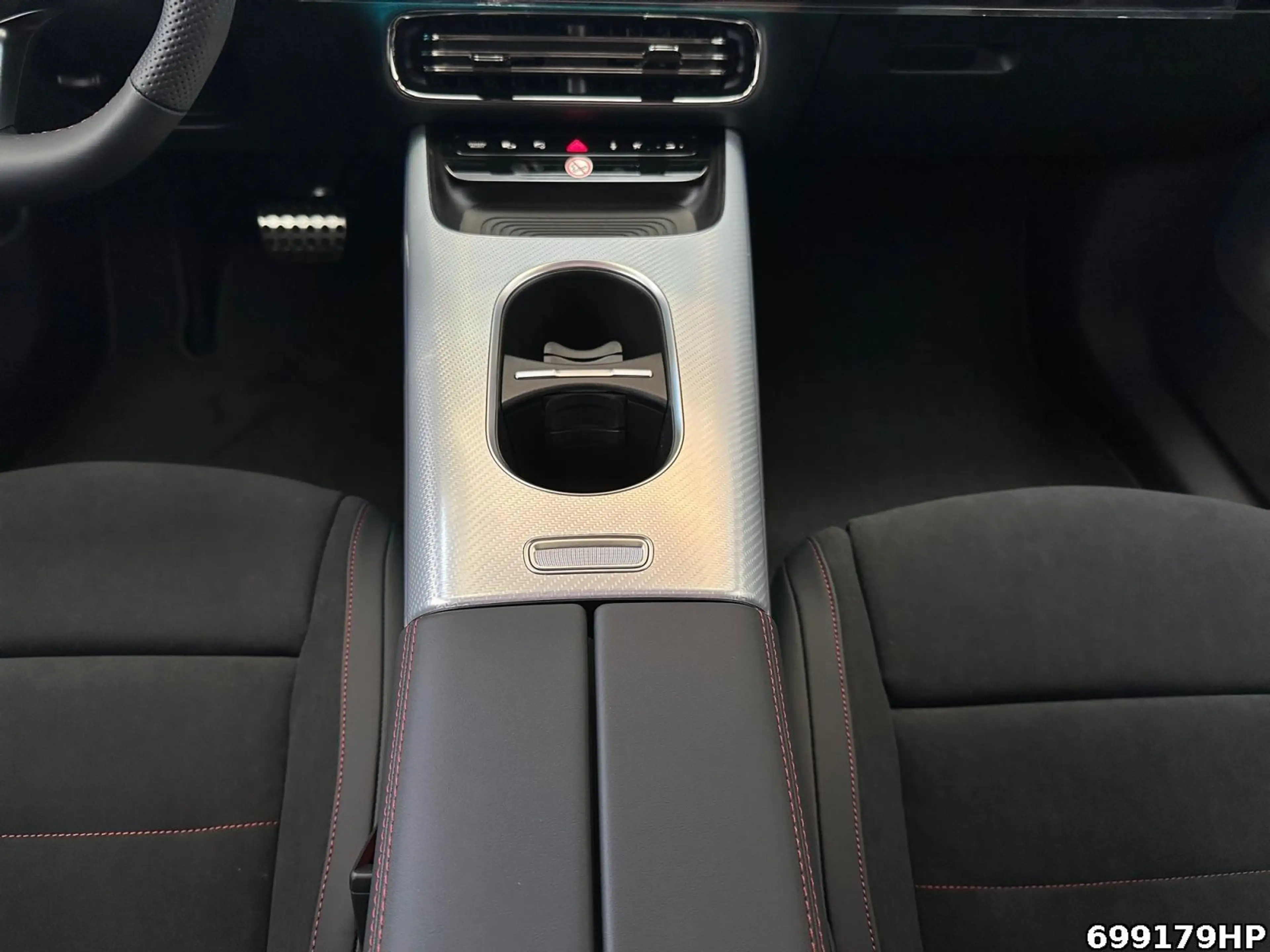 Mercedes-Benz CLA 220 +AMG+NIGHT+SUPERSCREEN+PREMIUM+360°+ — photo 11